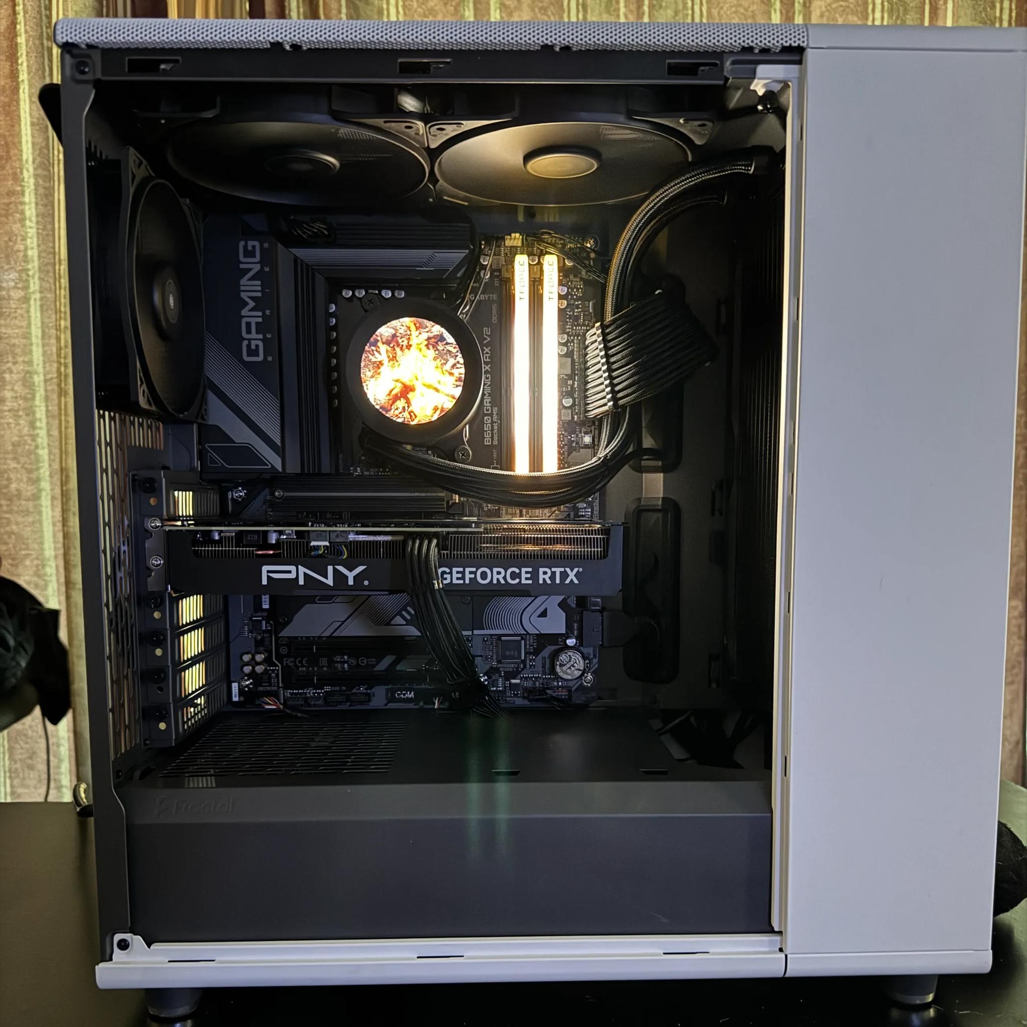 4070 + RYZEN 7 7700 +32GB  (FIRE WOOD🔥)