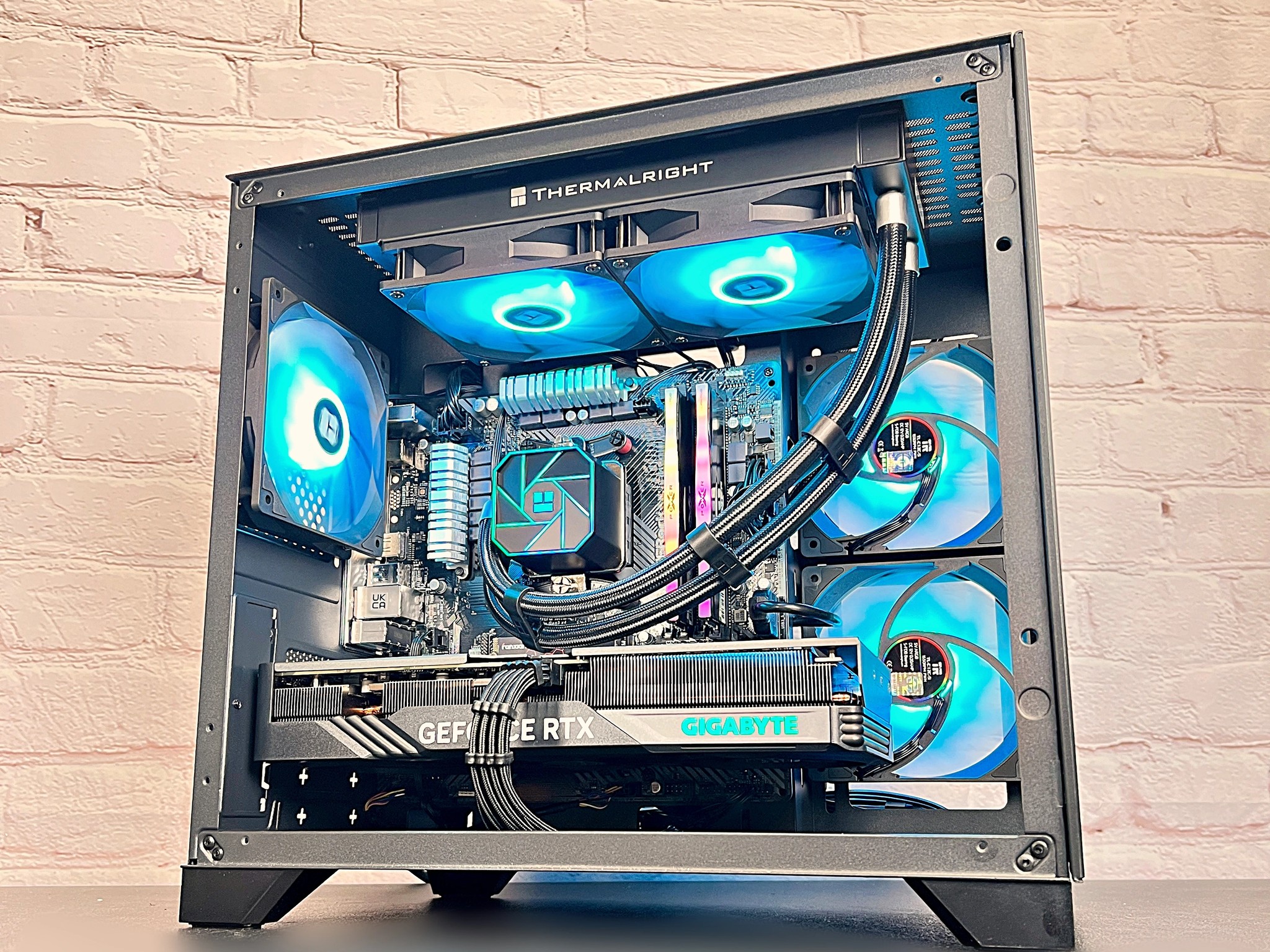 RTX 4070 Ryzen 5 5600X 16GB RAM 1TB M.2 Win 11 Gaming PC