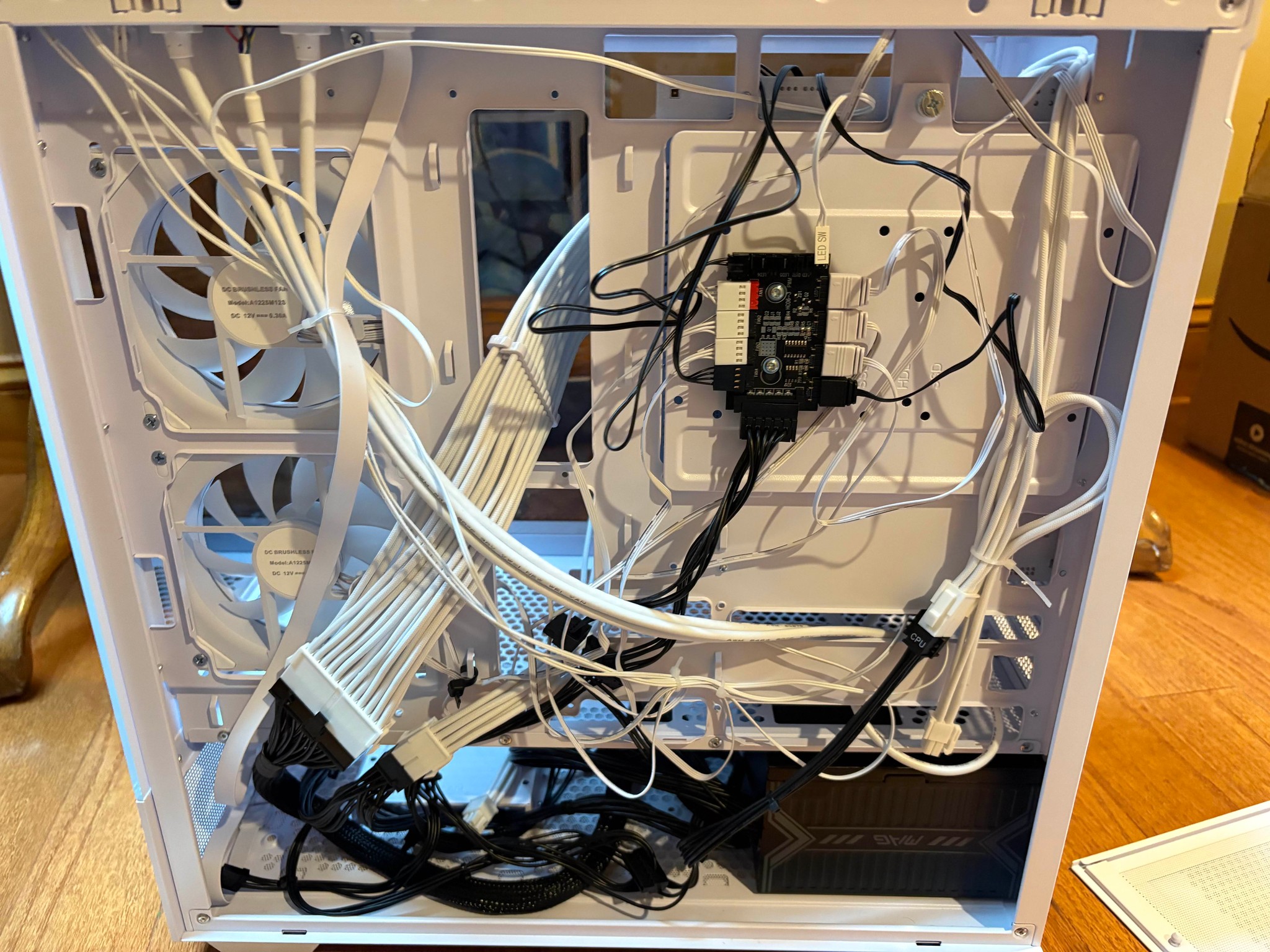 White Gaming PC – Ryzen 5 3600 + RTX 2060 Super – 16GB RAM, 1TB NVMe