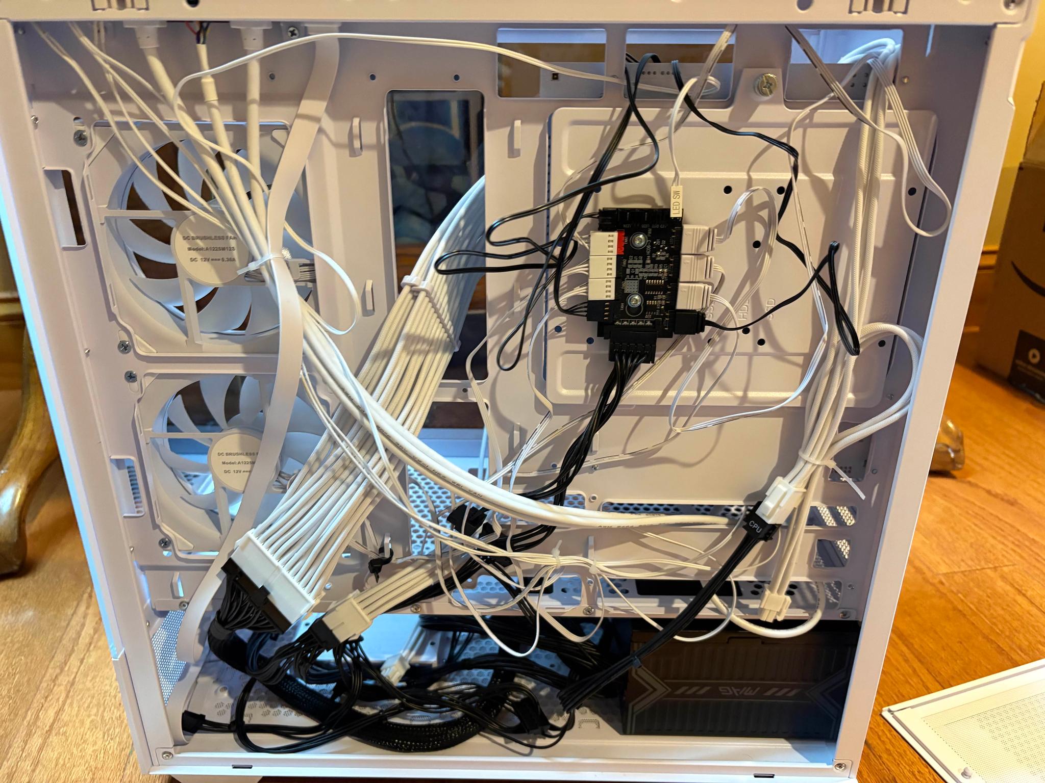 White Gaming PC – Ryzen 5 3600 + RTX 2060 Super – 16GB RAM, 1TB NVMe