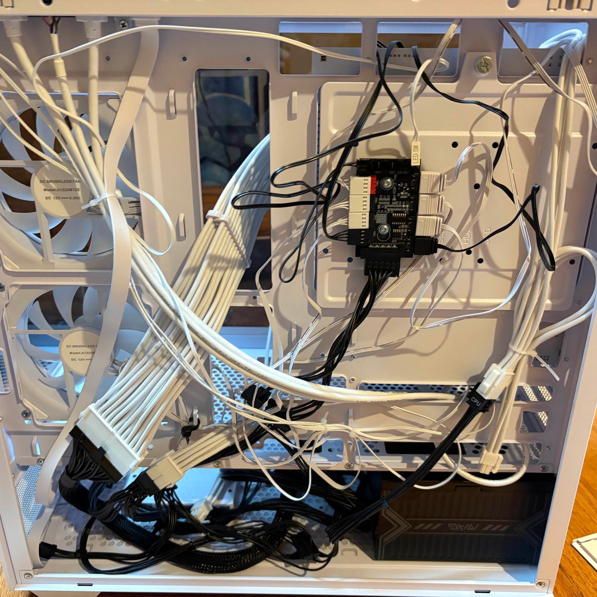 White Gaming PC – Ryzen 5 3600 + RTX 2060 Super – 16GB RAM, 1TB NVMe