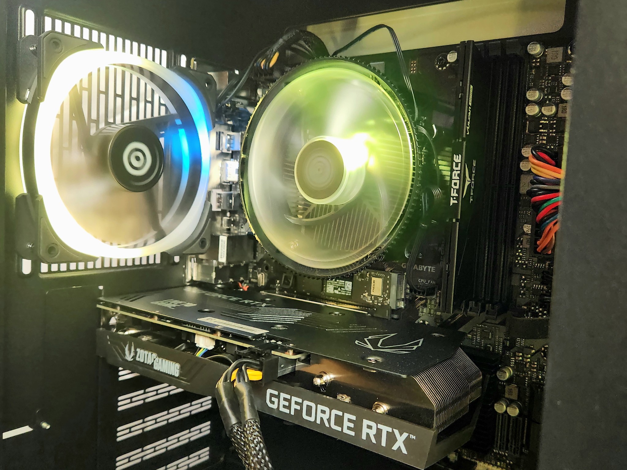"Cyberpowerpc C series" Ryzen 5 7600 | RTX 3060 8GB | 16GB DDR5 | 500GB SSD | Keyboard and Mouse