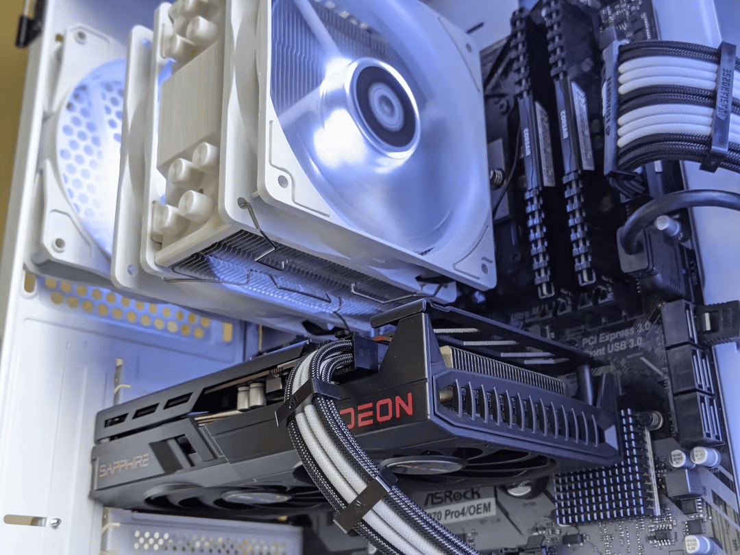 I5 9600k RX 6600 White and Black Gaming PC