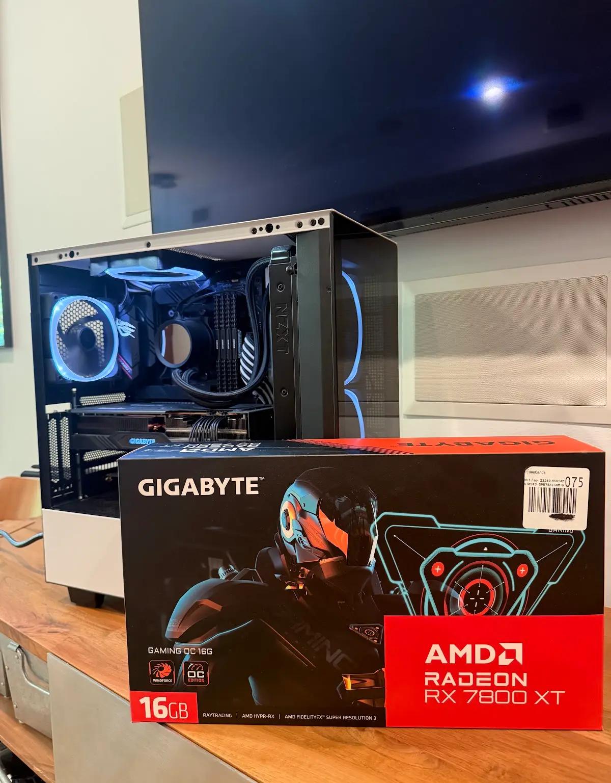 AMD RX 7800 XT Ryzen 7 5700X Custom Gaming PC