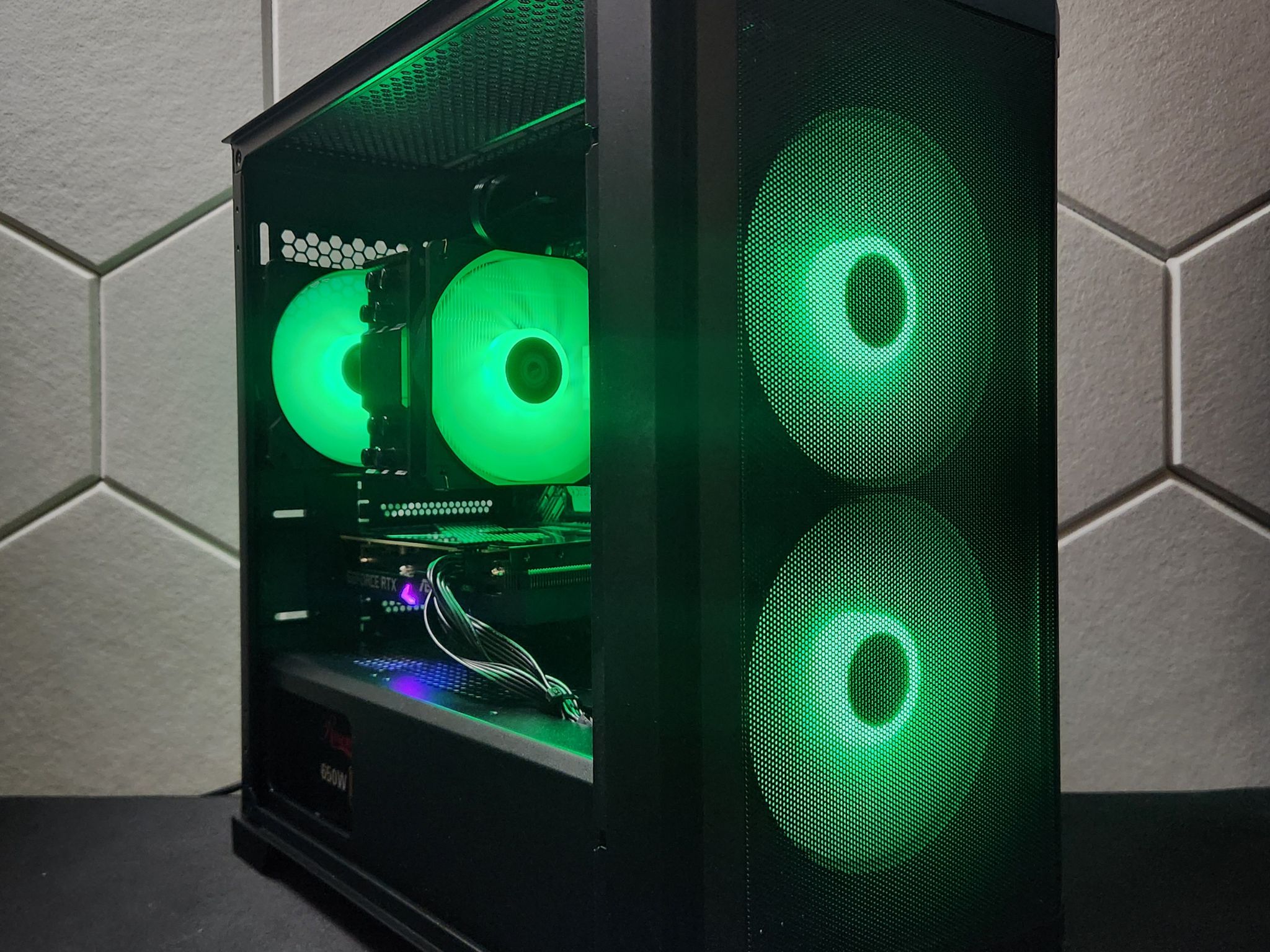RTX 3060TI | Ryzen 7 3800X | 32GB DDR4 | 256GB SSD + 1TB HDD | WIFI+BT