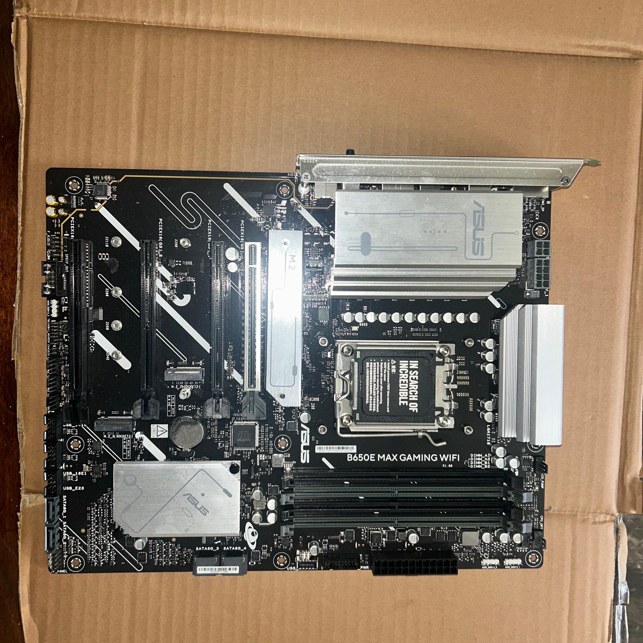RYZEN 5 7600/ASUS B650E MAX GAMING WIFI/CORSAIR VENGANCE 64 GB 2X32 BUNDLE