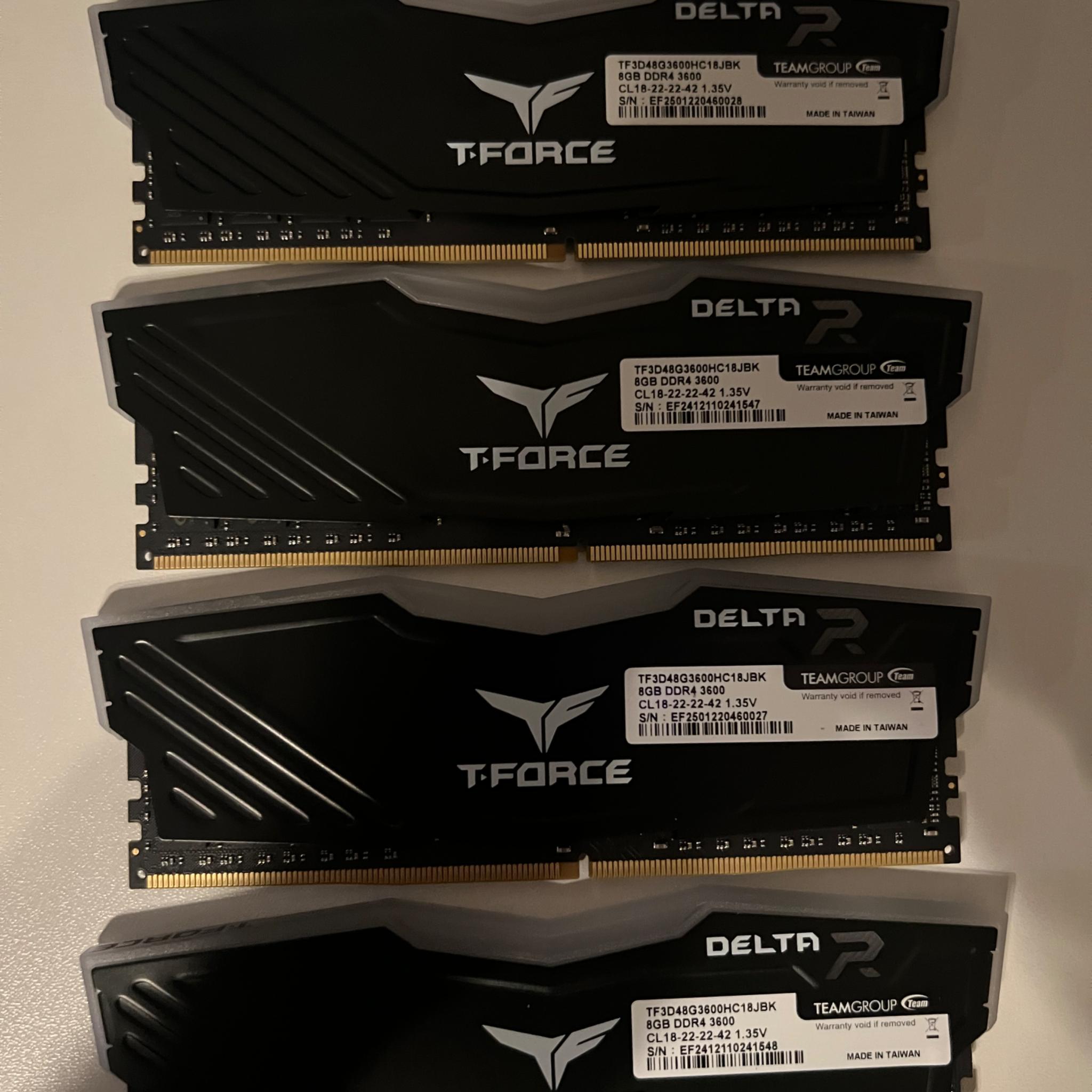 TEAMGROUP T-Force Delta RGB DDR4 32GB (4x8) 3600MHz (PC4-28800) CL18