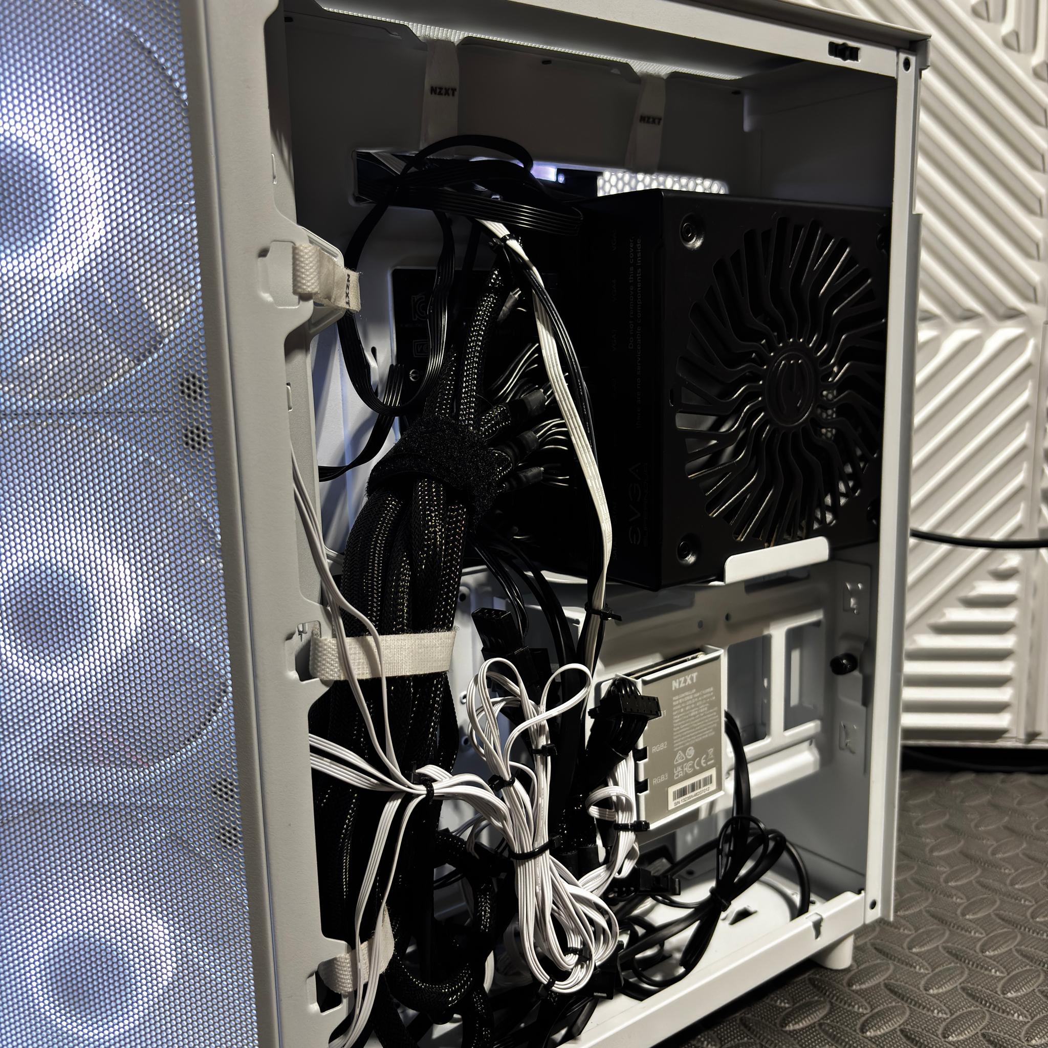 White RGB Gaming PC | RTX 3080 FTW3 Ultra | Ryzen 5 7600 | 32GB DDR5 | NZXT H6 Flow
