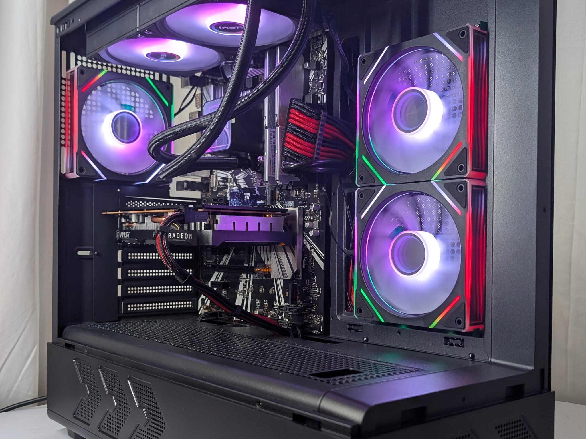 RX 6000 XT | I7 9700 | 16GB DDR4 | 650W | 500GB NVME