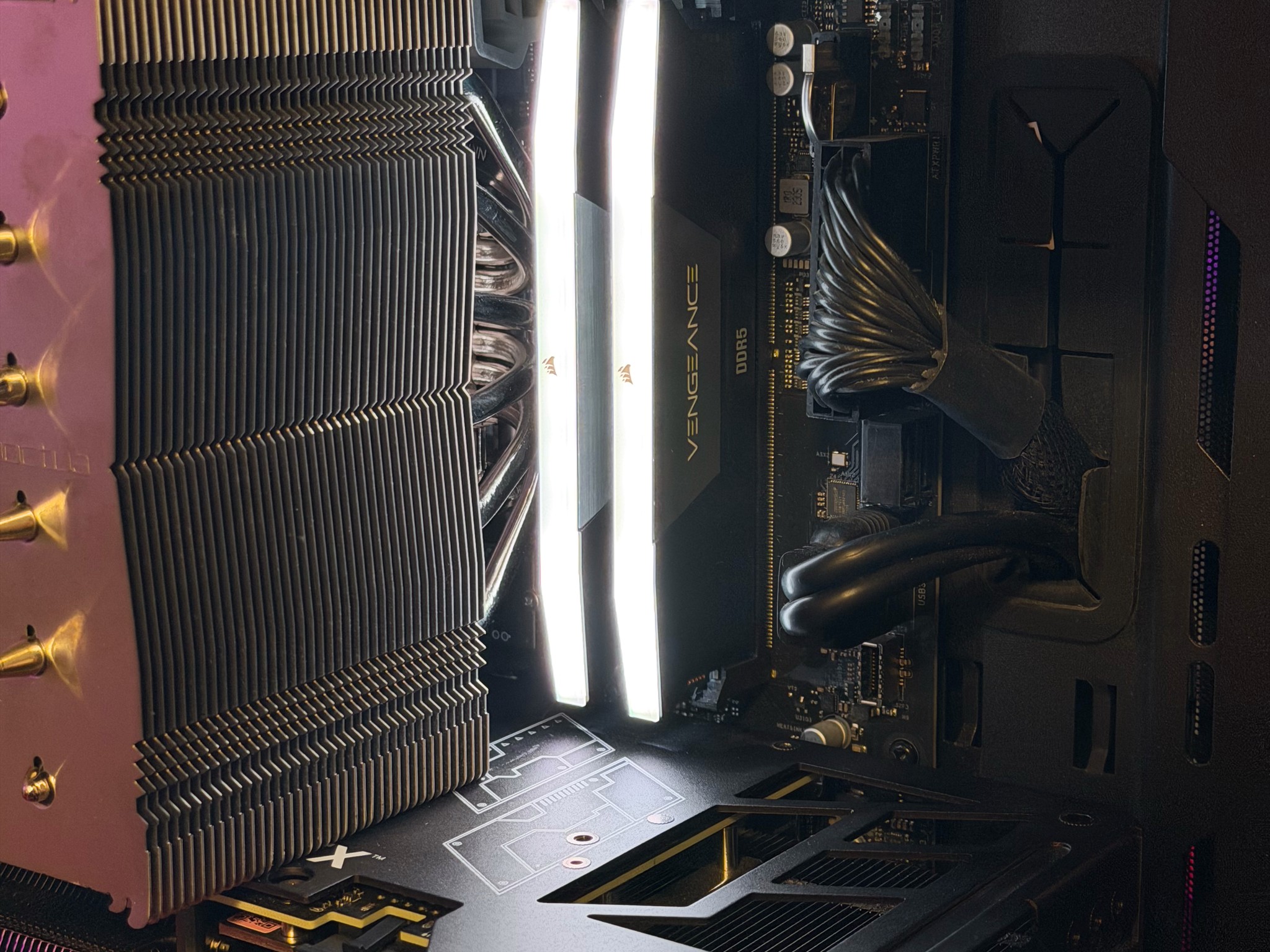 Corsair Vengeance RGB 32GB (2x16GB) DDR5-5600 CL40 (CMH32GX5M2B5600C40K)