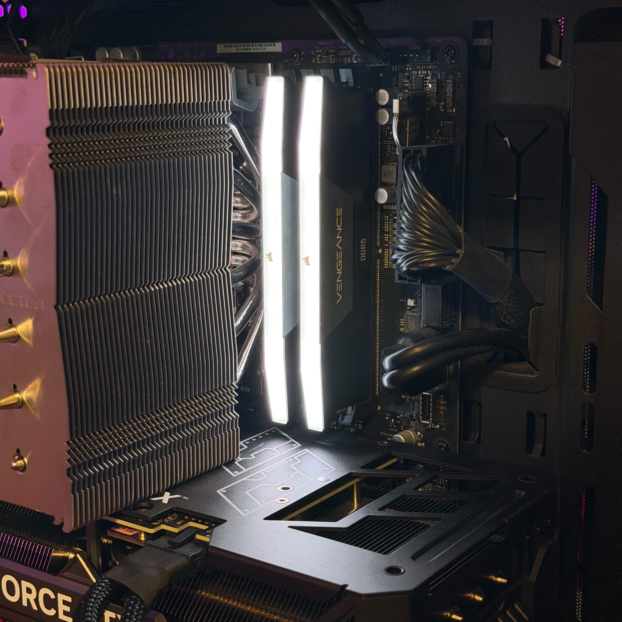 Corsair Vengeance RGB 32GB (2x16GB) DDR5-5600 CL40 (CMH32GX5M2B5600C40K)