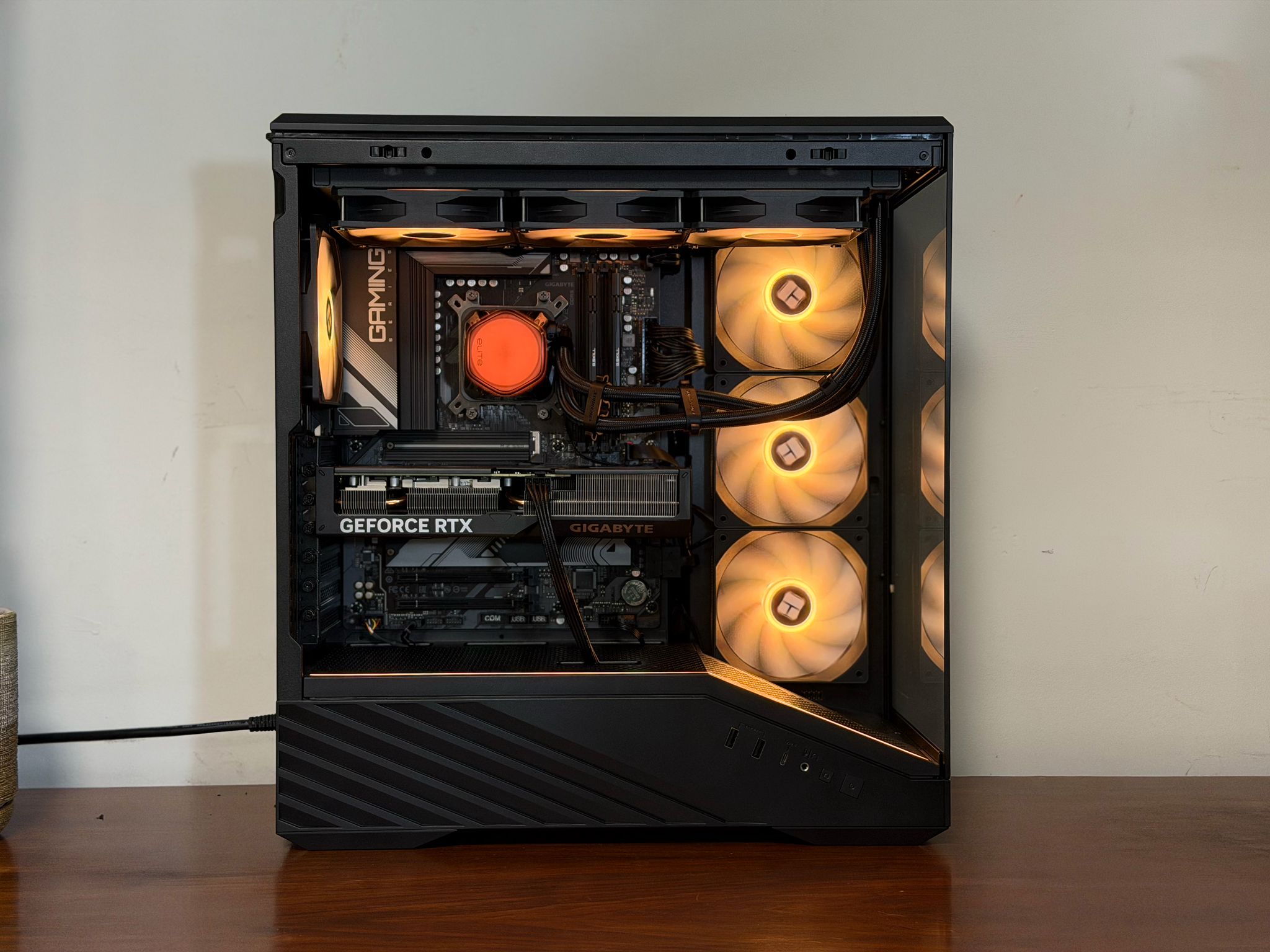 RTX 4070 | Ryzen 5 7600X | 32GB DDR5-6000 | B650 | 2TB SSD | 750W PSU