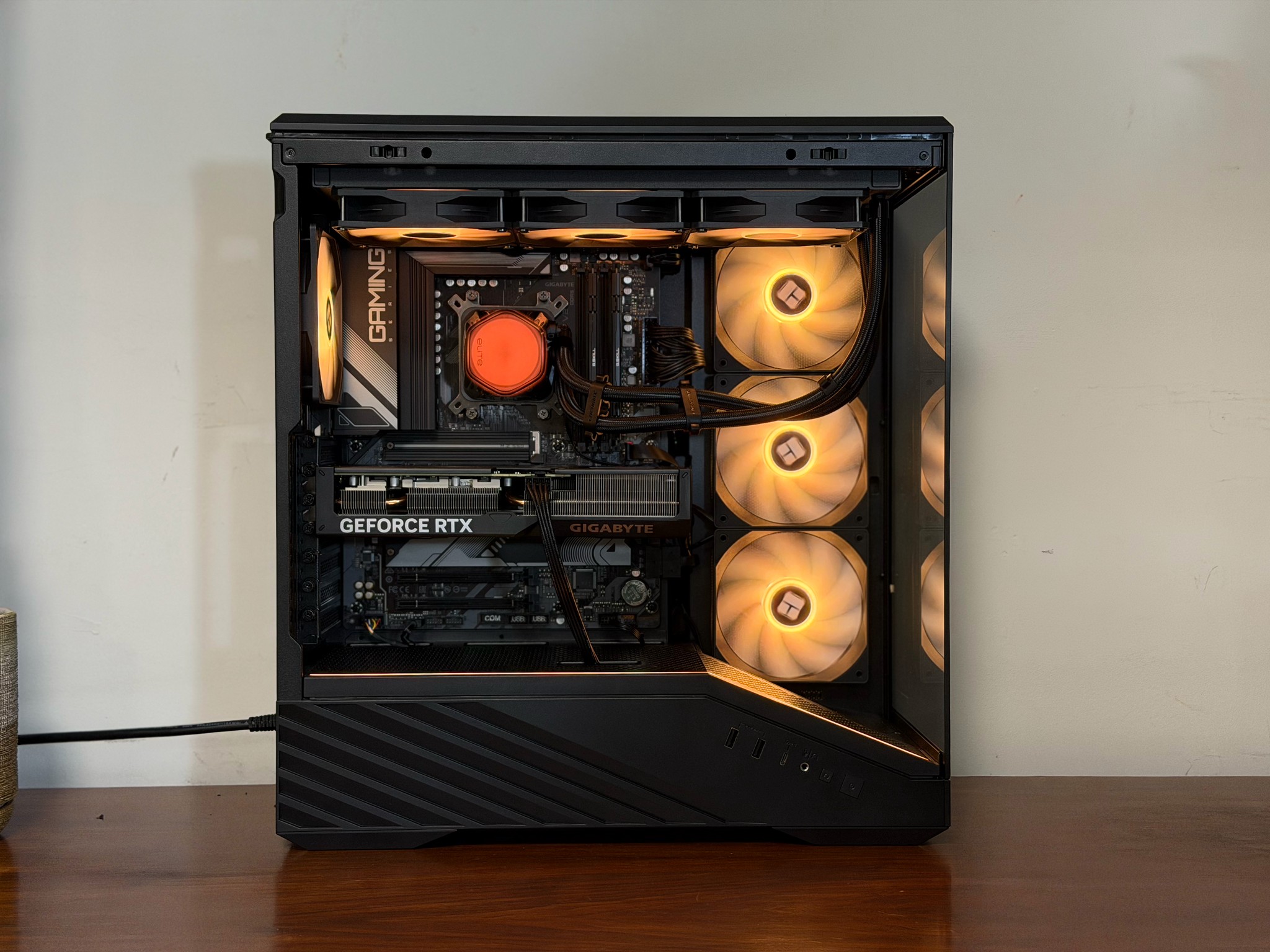RTX 4070 | Ryzen 5 7600X | 32GB DDR5-6000 | B650 | 2TB SSD | 750W PSU