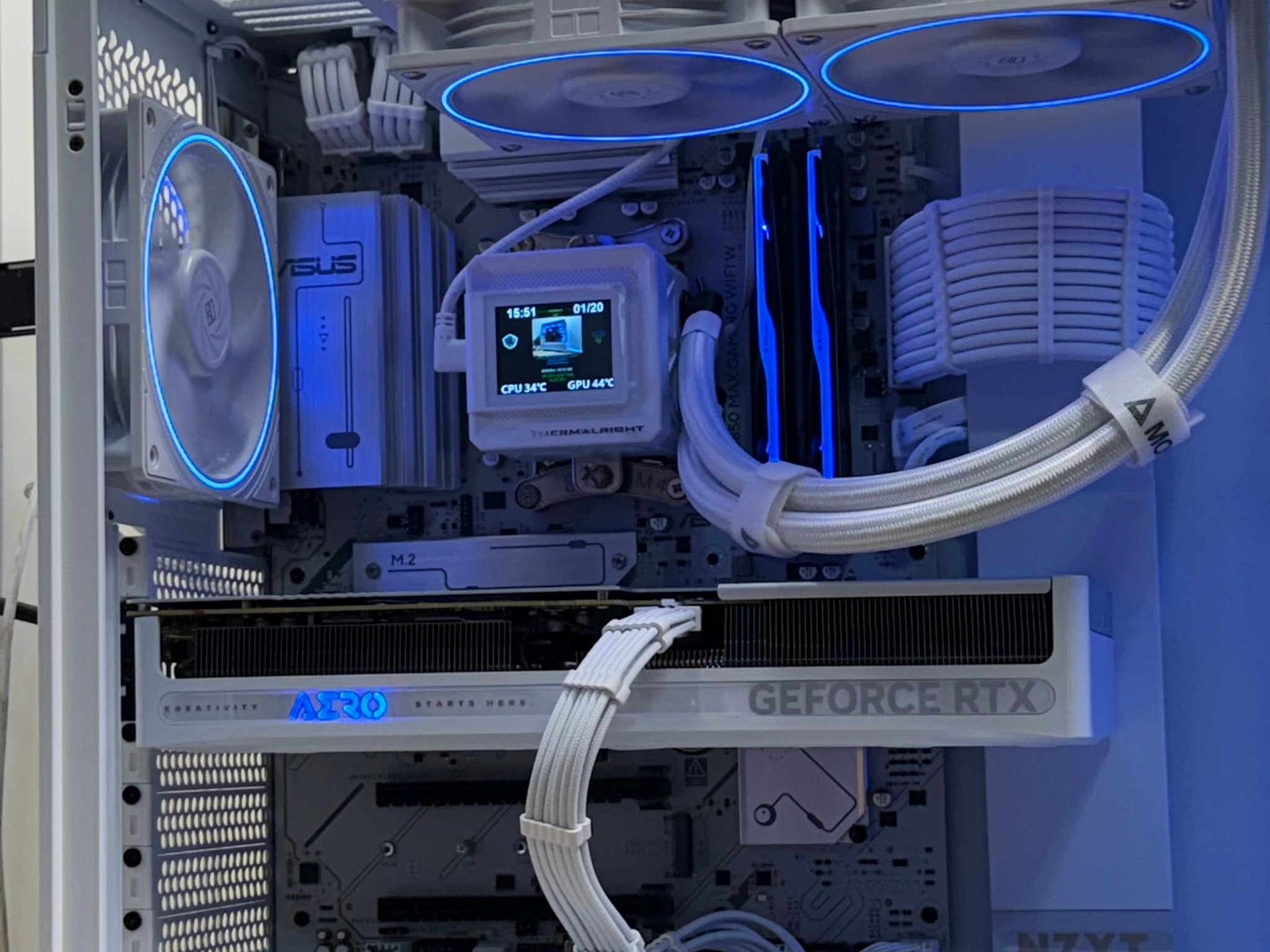 🤍 Aurora Apex 4K | RTX 5080 16GB | Ryzen 7 7800X3D | 32GB DDR5/2 tb nvme 3tb hdd
