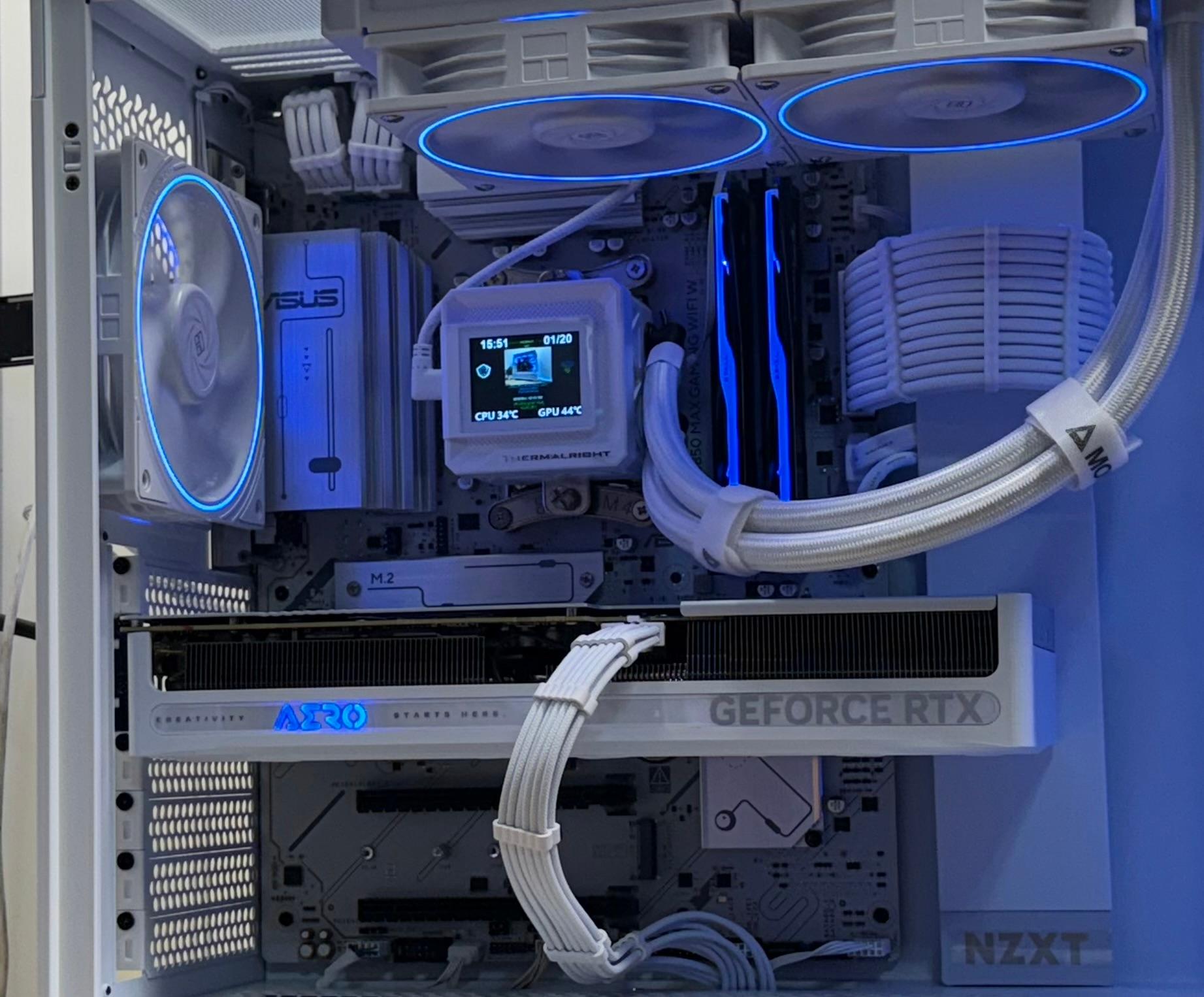 🤍 Aurora Apex 4K | RTX 5080 16GB | Ryzen 7 7800X3D | 32GB DDR5/2 tb nvme 3tb hdd