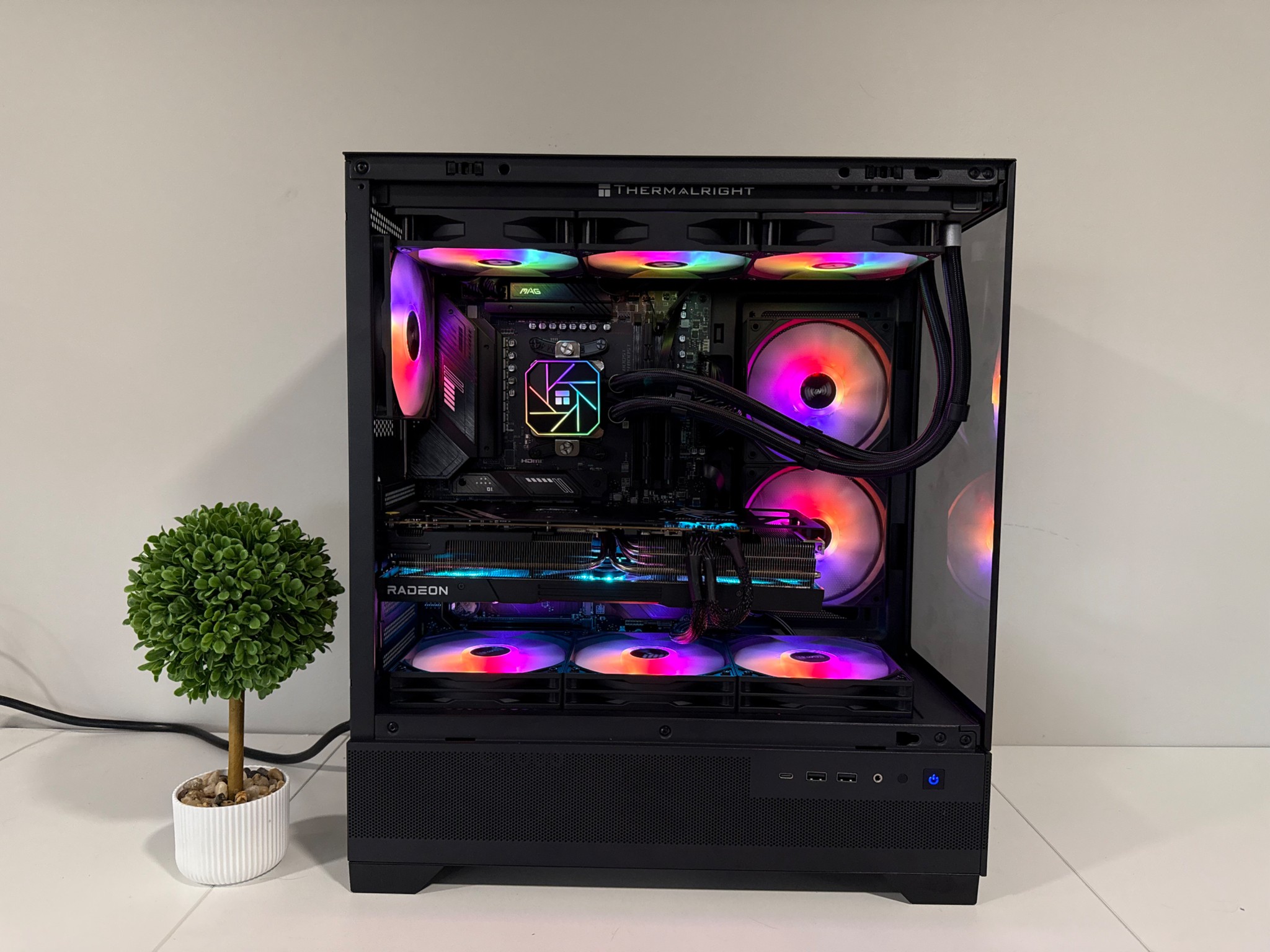 Insane 7900 XTX 4K Gaming PC (Ryzen 9 7950 X3D)