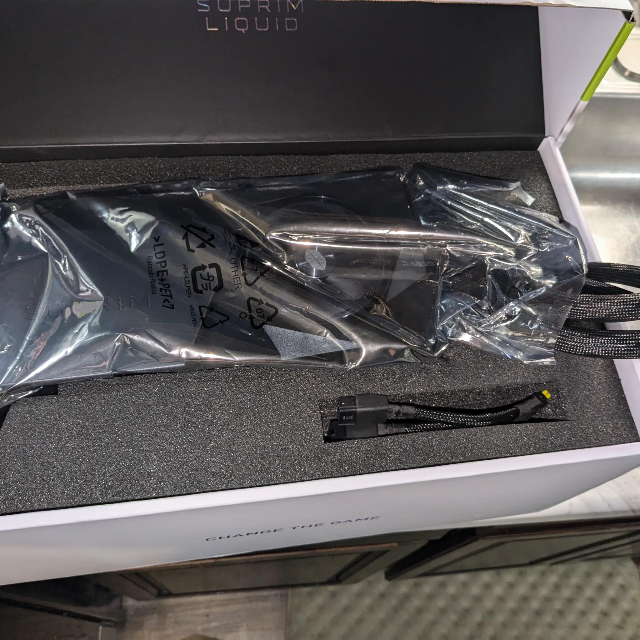 Nvidia RTX 5080 Msi Suprim liquid Soc edition