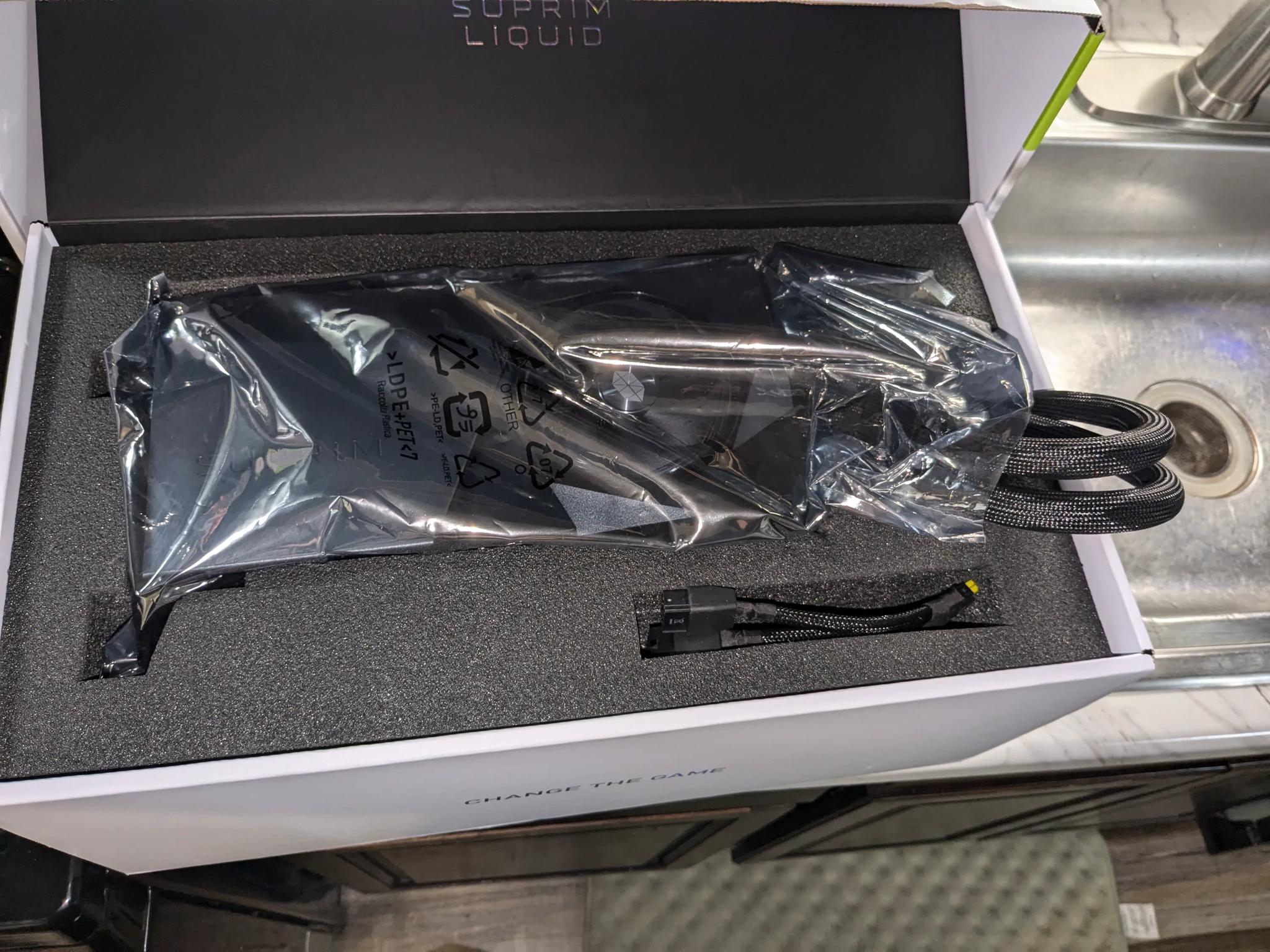 Nvidia RTX 5080 Msi Suprim liquid Soc edition