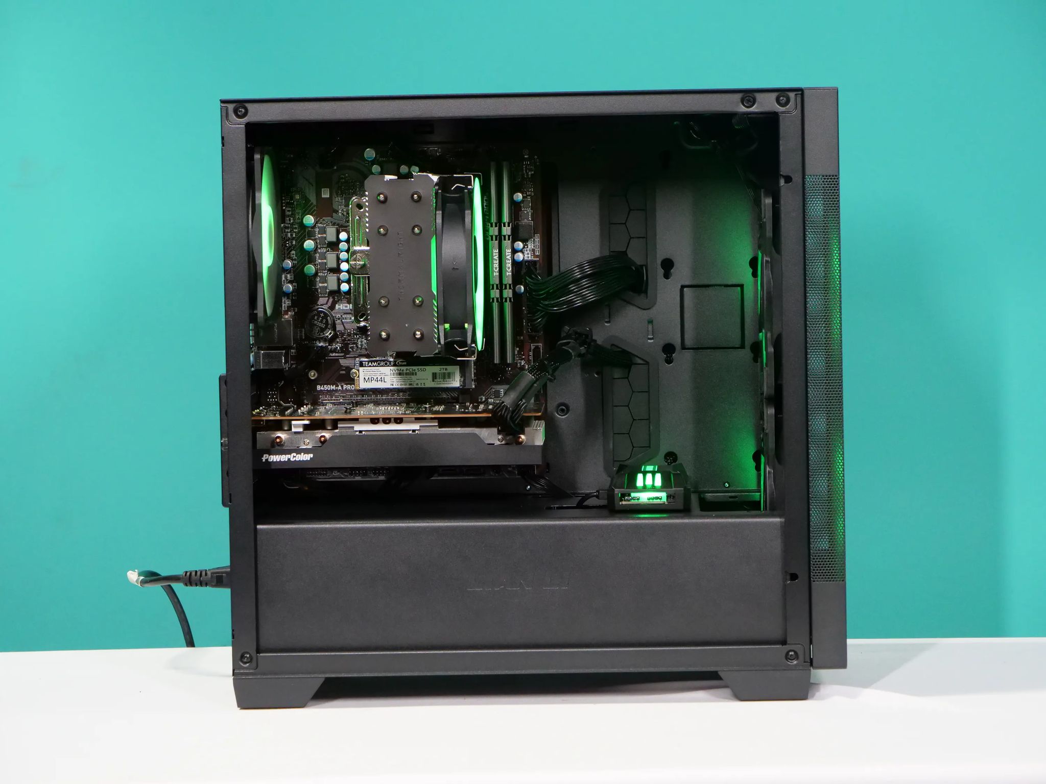 UCW Ready to Play B450 "Go into the light"  Build (R7-2700X + RX 6600 8GB + 16gb RAM + 2tb nvme)
