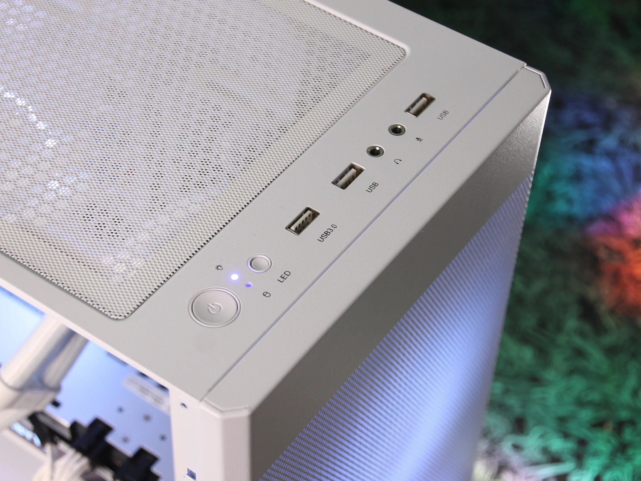 𝙄𝘾𝙀𝙀 // Ryzen 7 3700X, RTX 3070 // Mid-range Gaming PC