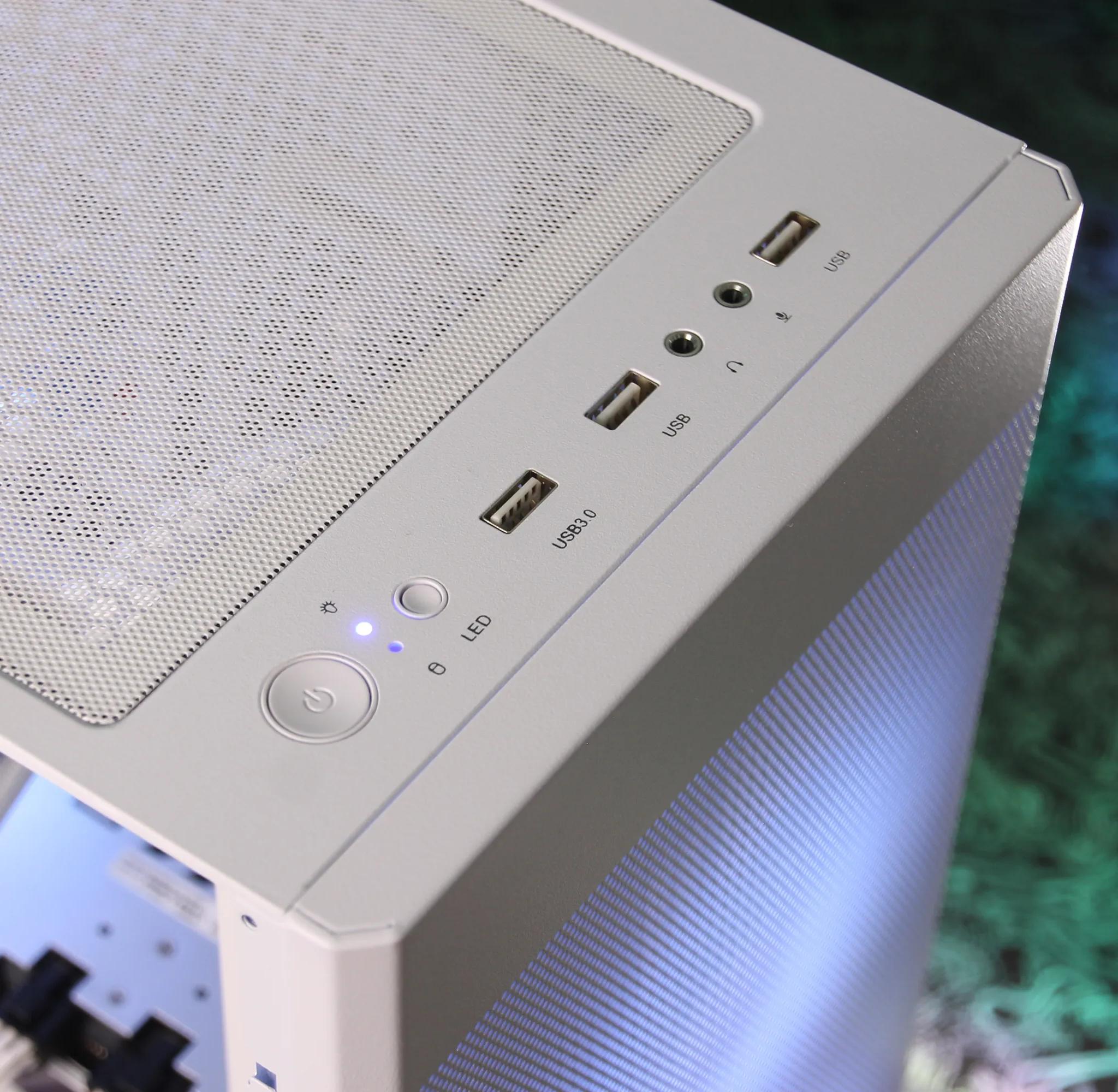 𝙄𝘾𝙀𝙀 // Ryzen 7 3700X, RTX 3070 // Mid-range Gaming PC