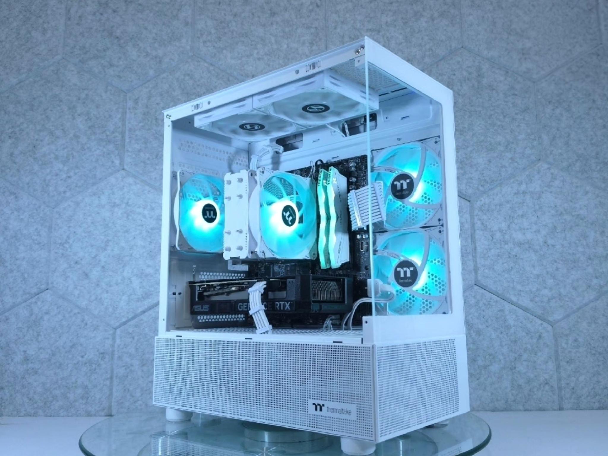 ASUS RTX 4070 💚 Ryzen 5 9600X