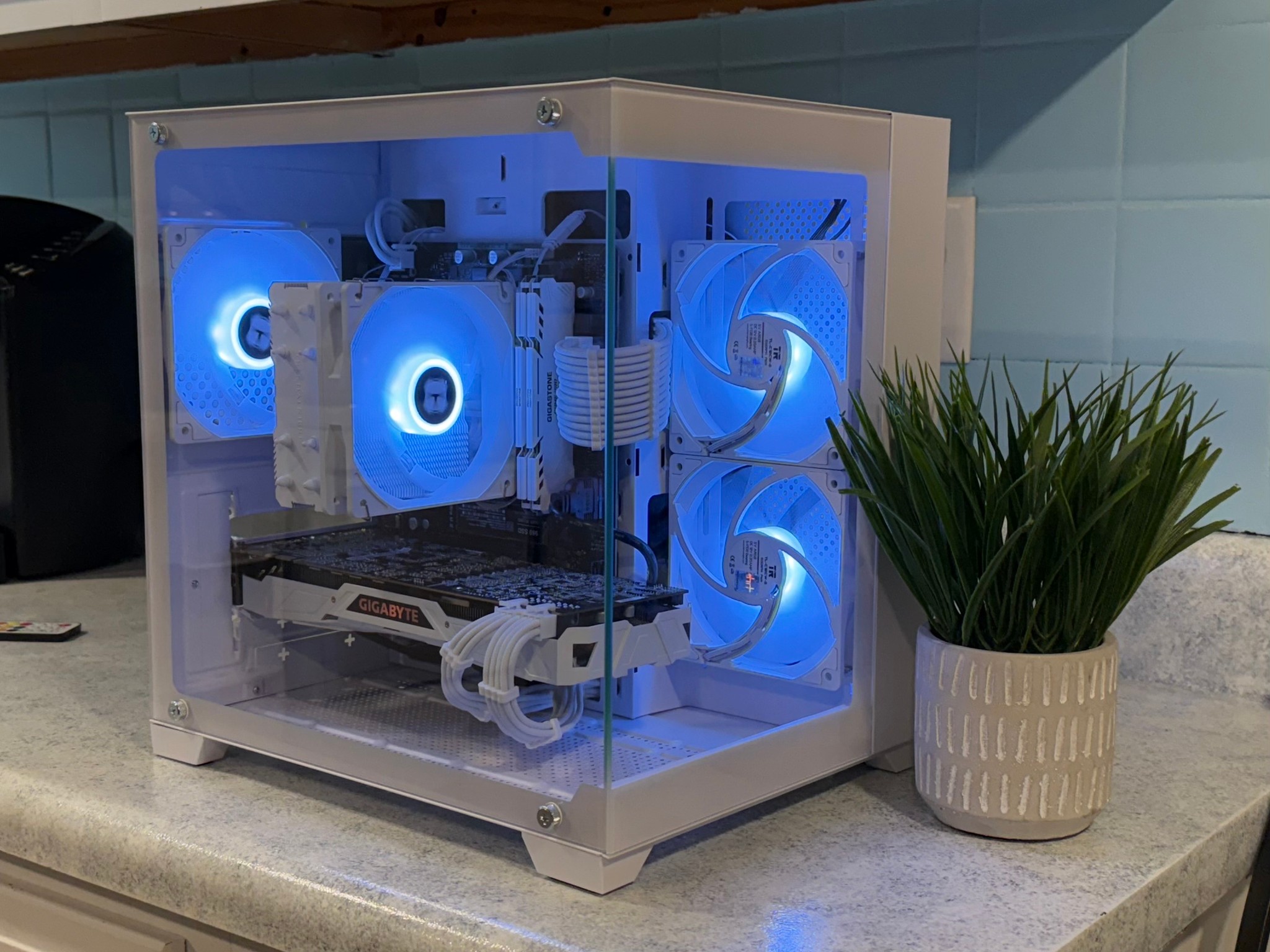 All-White Gaming PC – Ryzen 7 3700X / GTX 1080 Ti / 32GB RAM / 512GB – Windows 11 Downloaded