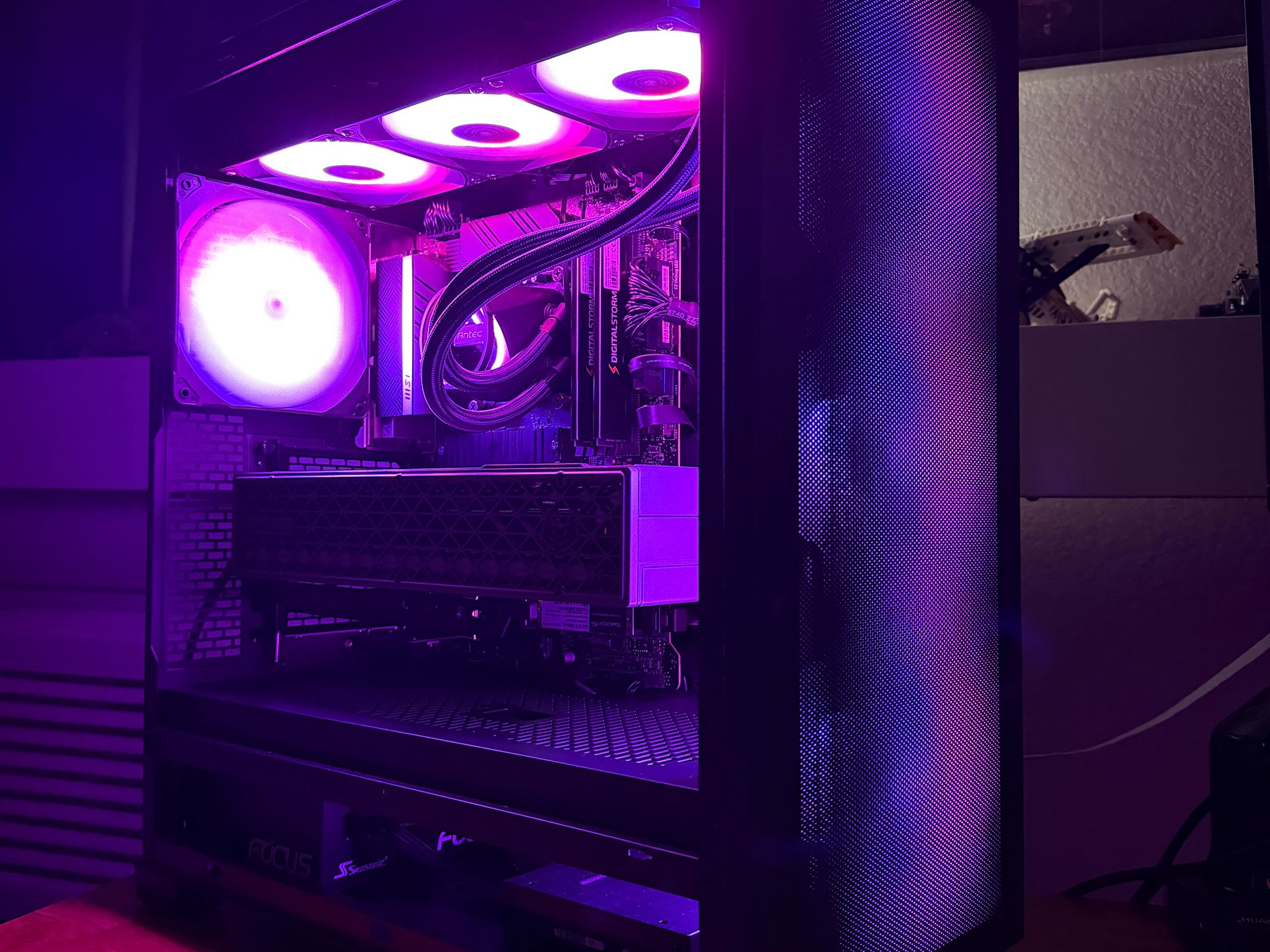 ULTIMATE INTEL Gaming/Workstation PC! - i9-13900KF | 9070XT | 32GB DDR4 | 4TB total storage |