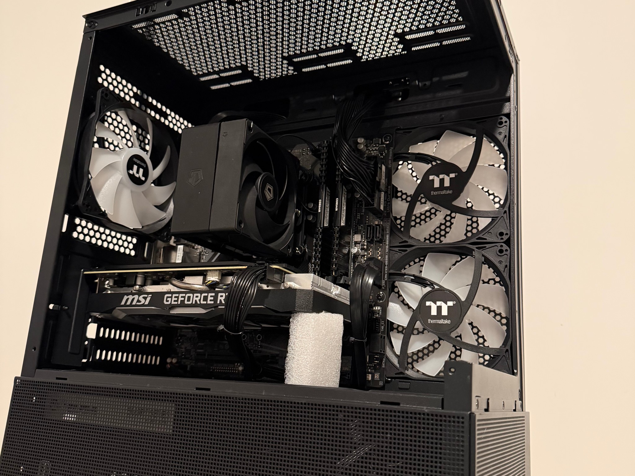 Intel I-3 10100f, Rtx 2060 super, 16GB Ram, 512GB NVME, Windows 11