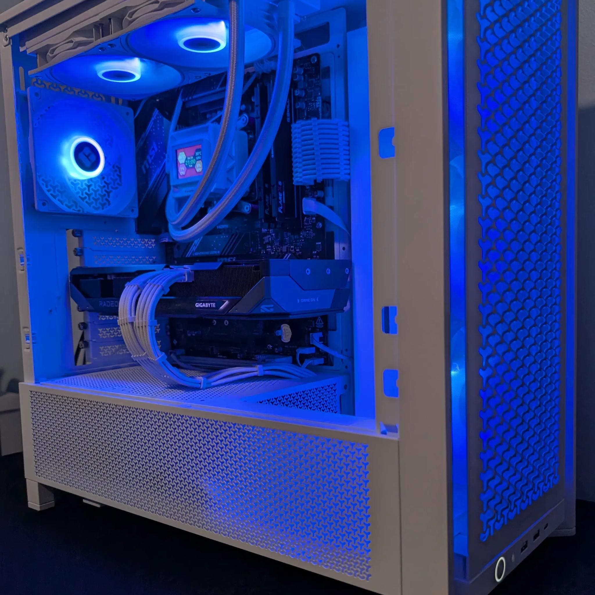 RX 9070 - Ryzen 7 9700x Cutting Edge Gaming PC