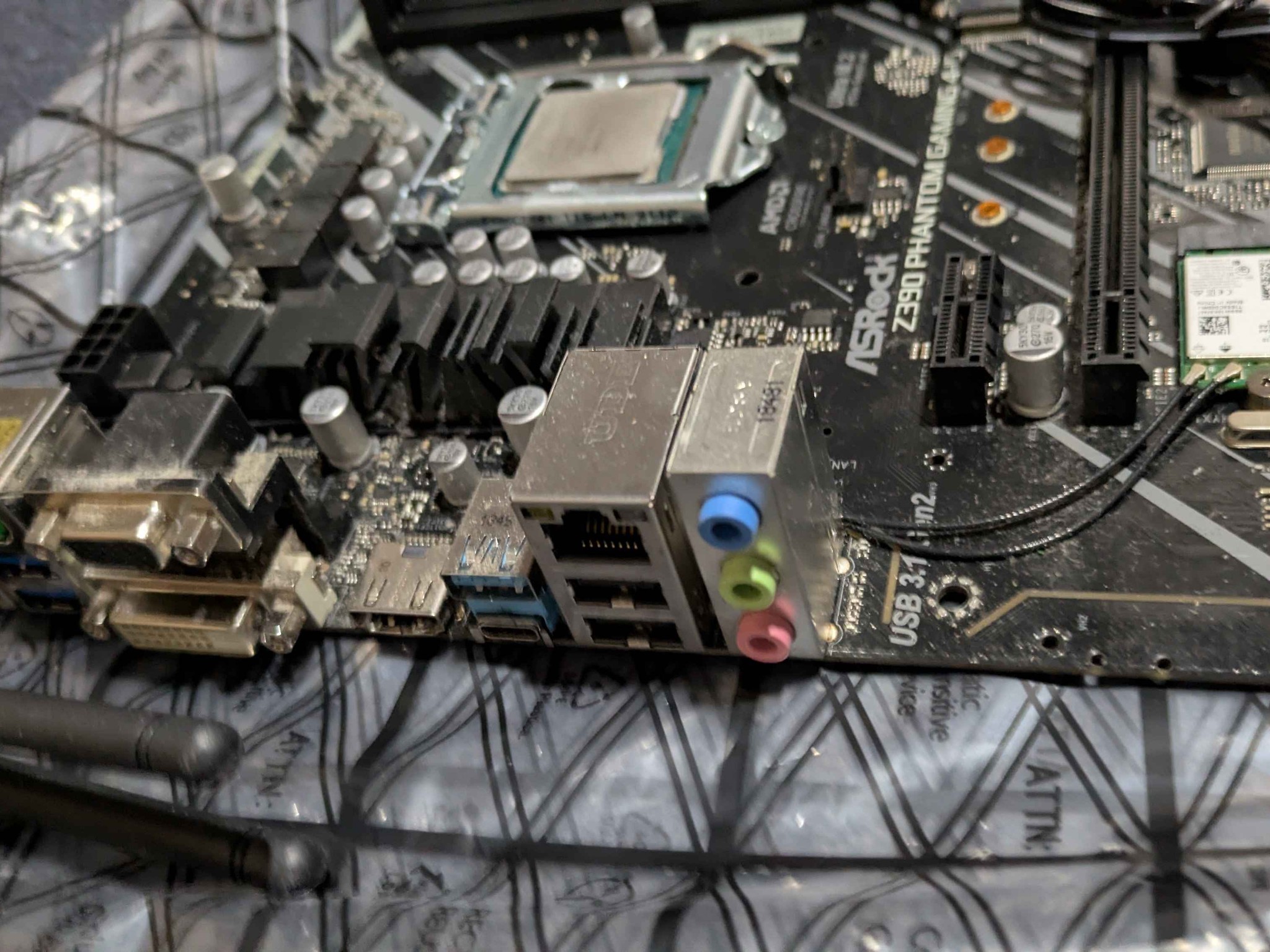 ASRock Z390 Wifi Phantom Gaming 4 Motherboard + Intel 9700k