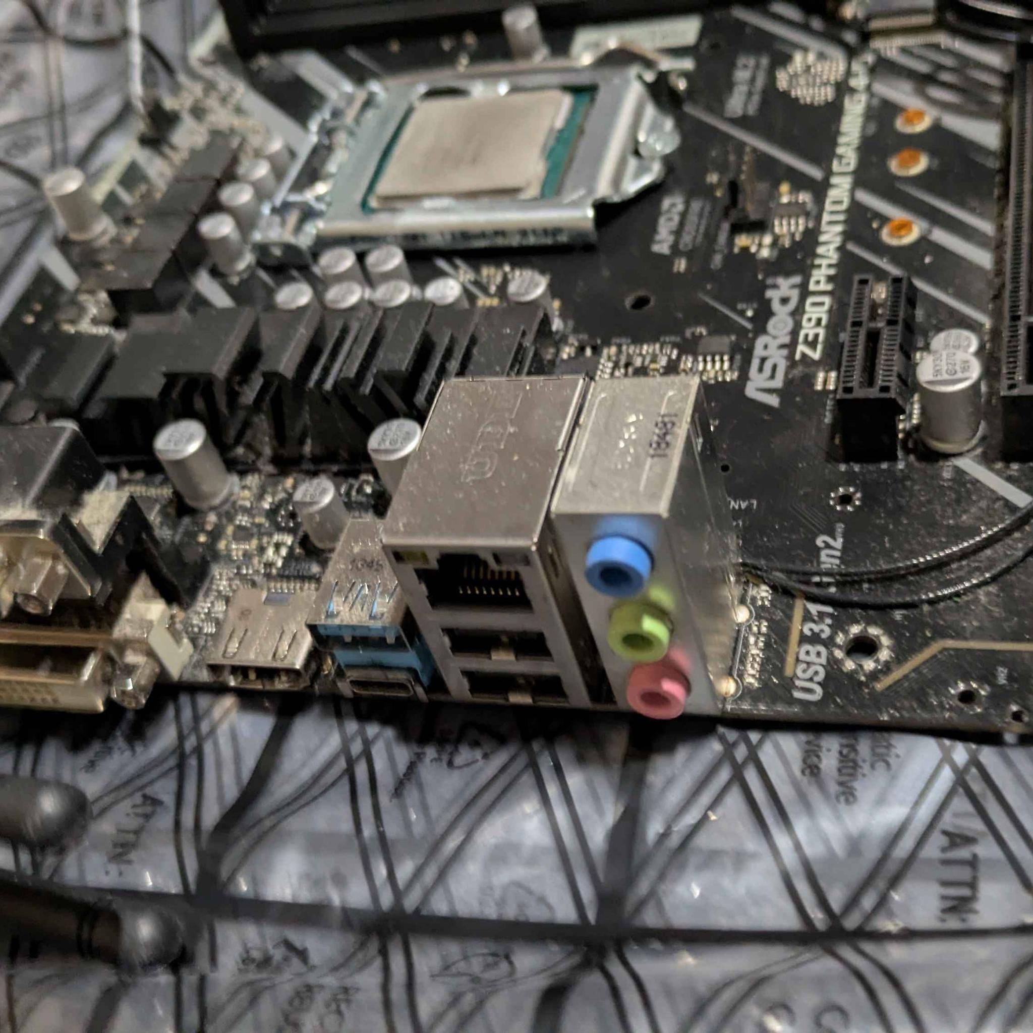 ASRock Z390 Wifi Phantom Gaming 4 Motherboard + Intel 9700k