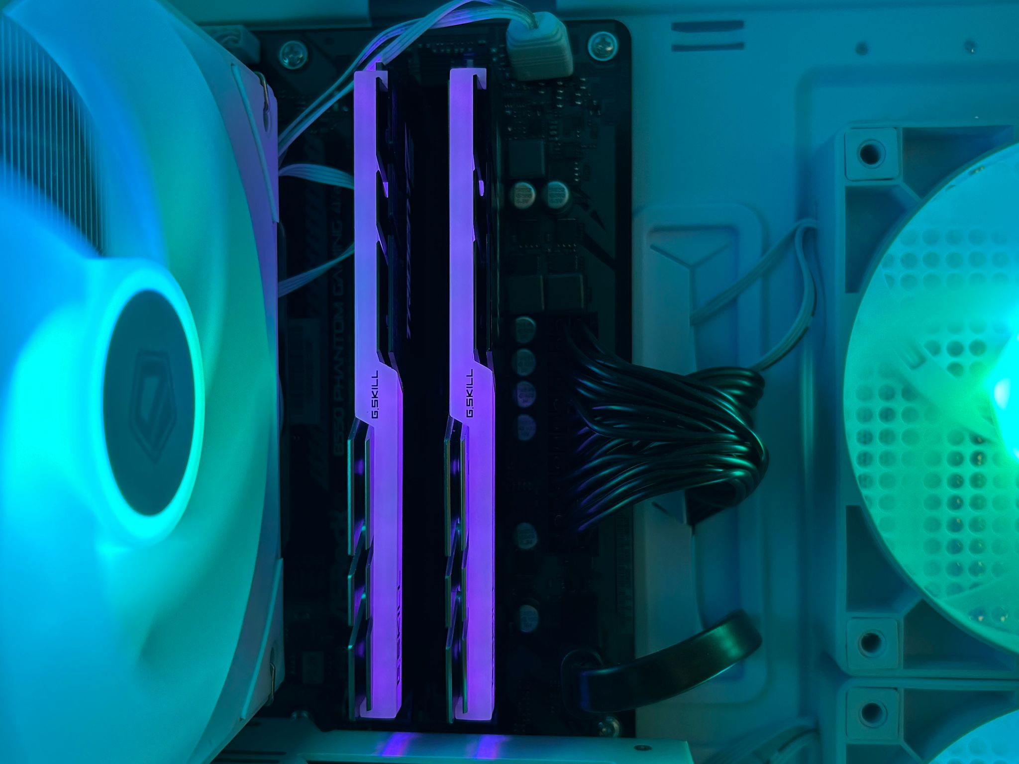 ✨IceBerg🗻 9060XT!| 16GB TRIDENT RAM| ALL WHITE| 1 TB STORAGE