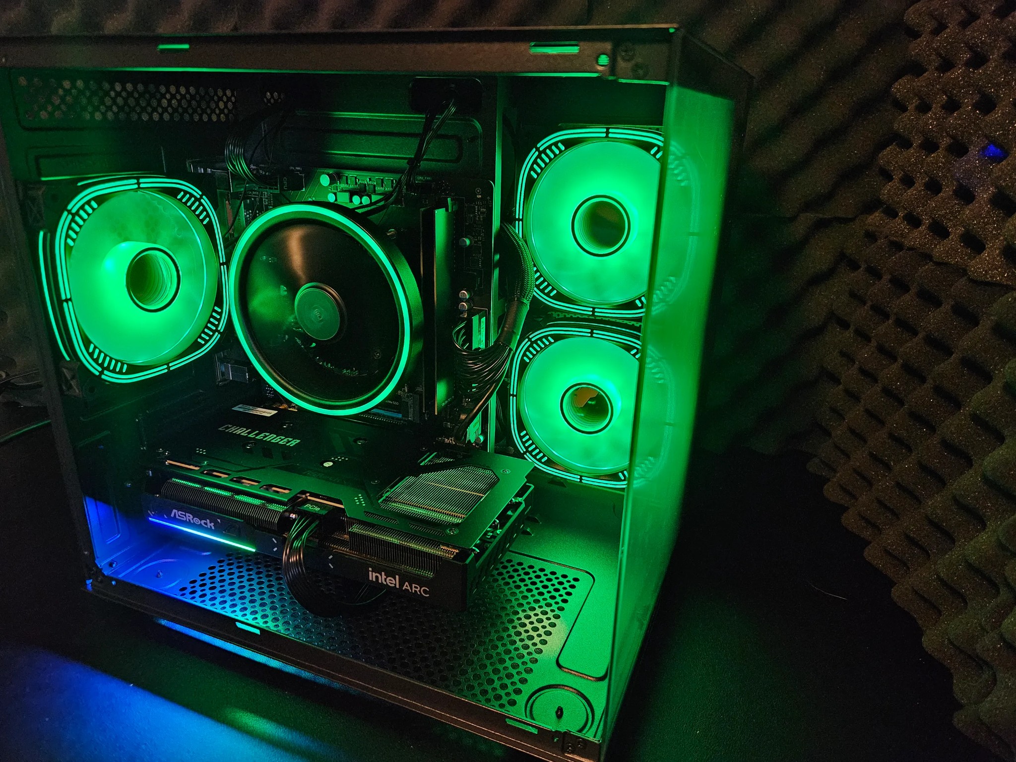 Dark side gaming rig Ryzen 5 / 32GB DDR4/ 1TB SSD / Intel Arc B570