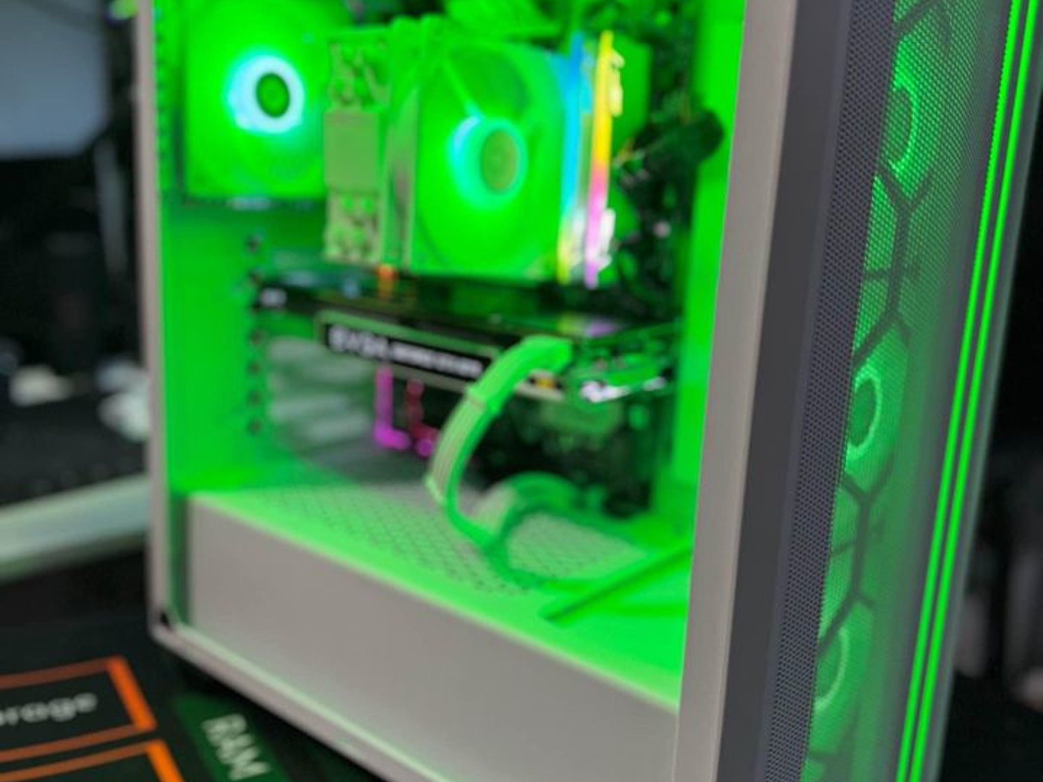 All white RGB Gaming PC - Ryzen 5 2600X - GTX 1070 - 32GB DDR4 - 512GB NvMe SSD