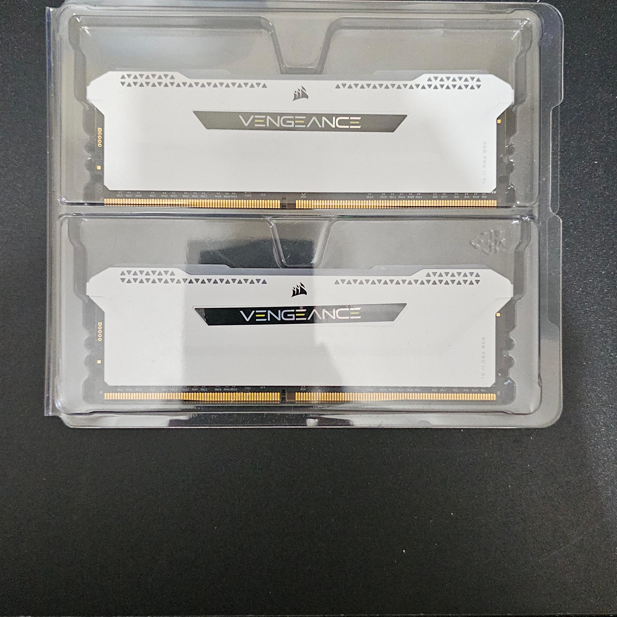 VENGEANCE® RGB 16GB (2 x 8GB) DDR4 DRAM 3200MHz C16 Memory Kit — White