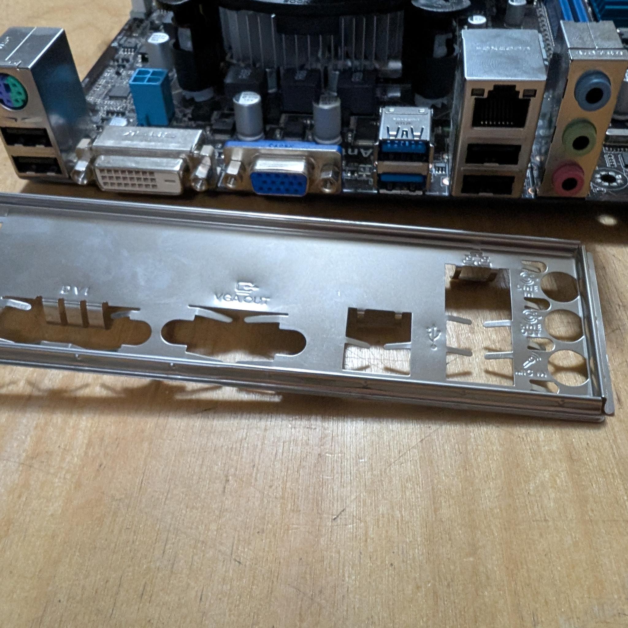 Asus B75 MATX + Core i5 3470 + 8GB DDR3 + Quadro 2000
