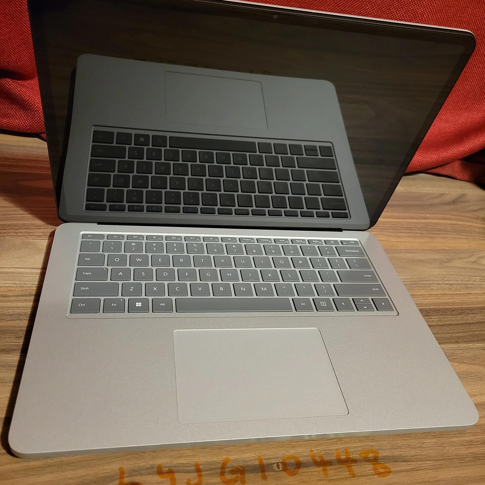 Microsoft Surface Studio Laptop - 512gb ssd - 14.4" 2k Touch Screen - i7-11370H