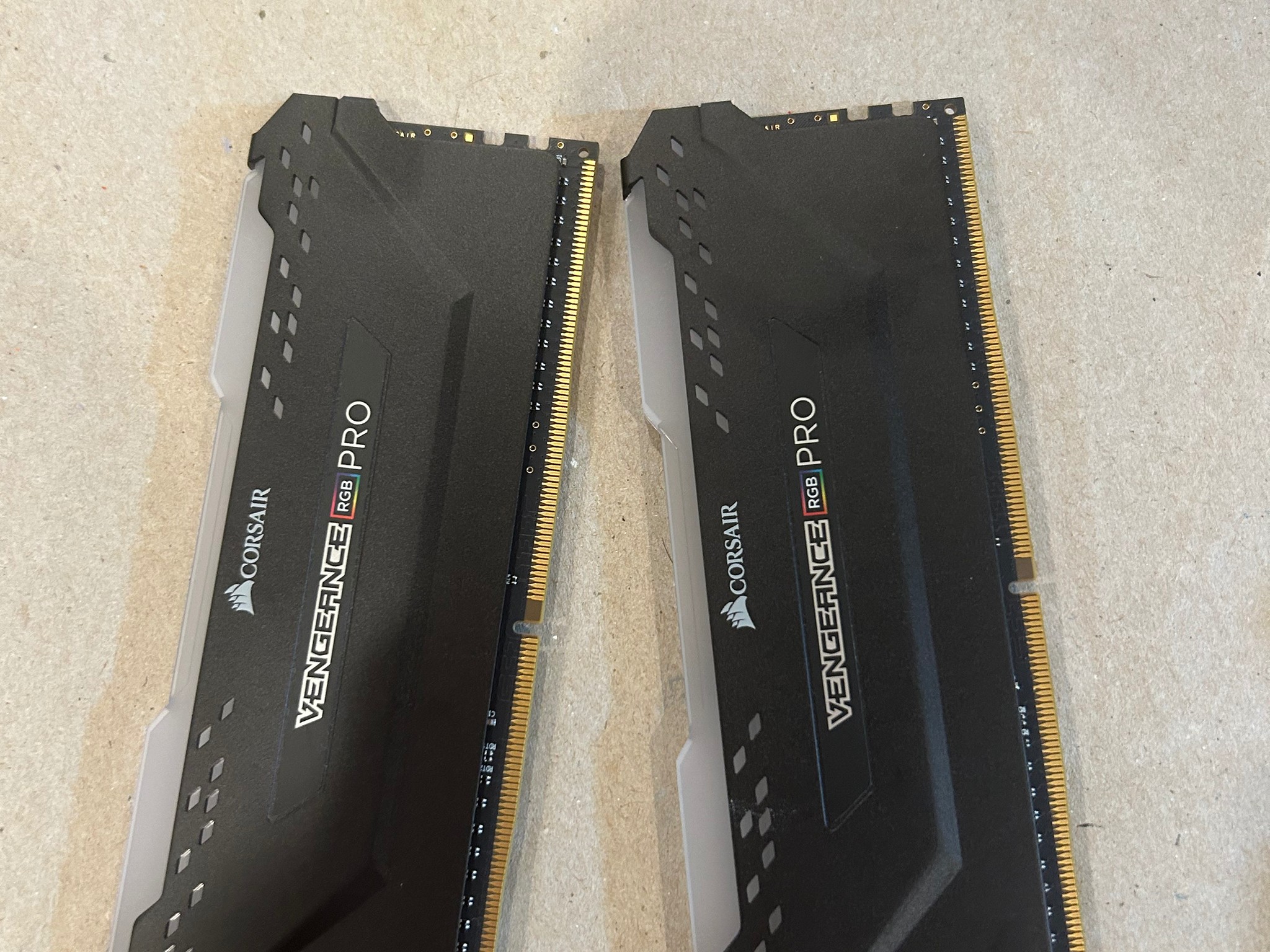 Corsair Vengeance RGB Pro SL 16 GB DDR4-2933 CL16-18-18-36 1.35V Kit