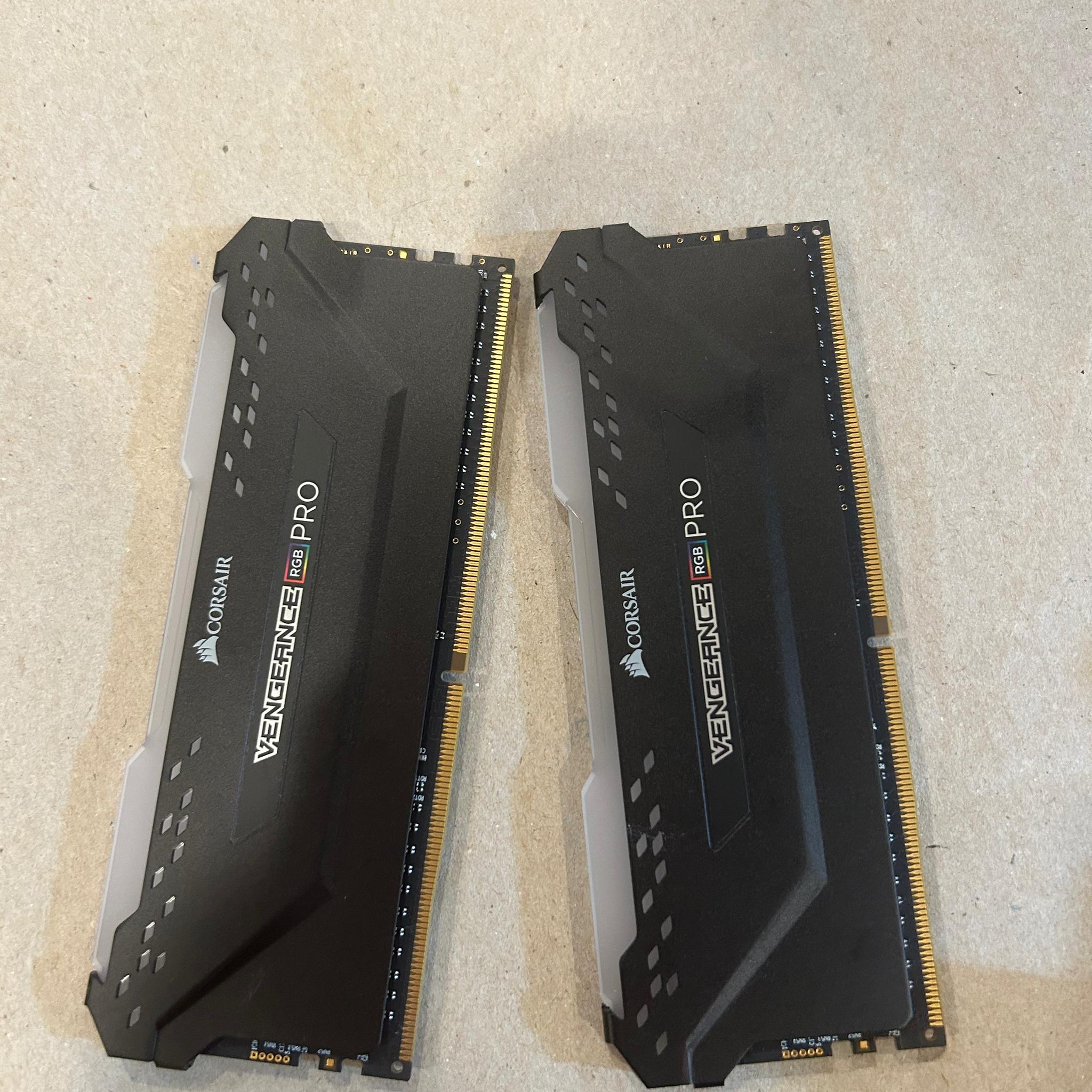 Corsair Vengeance RGB Pro SL 16 GB DDR4-2933 CL16-18-18-36 1.35V Kit