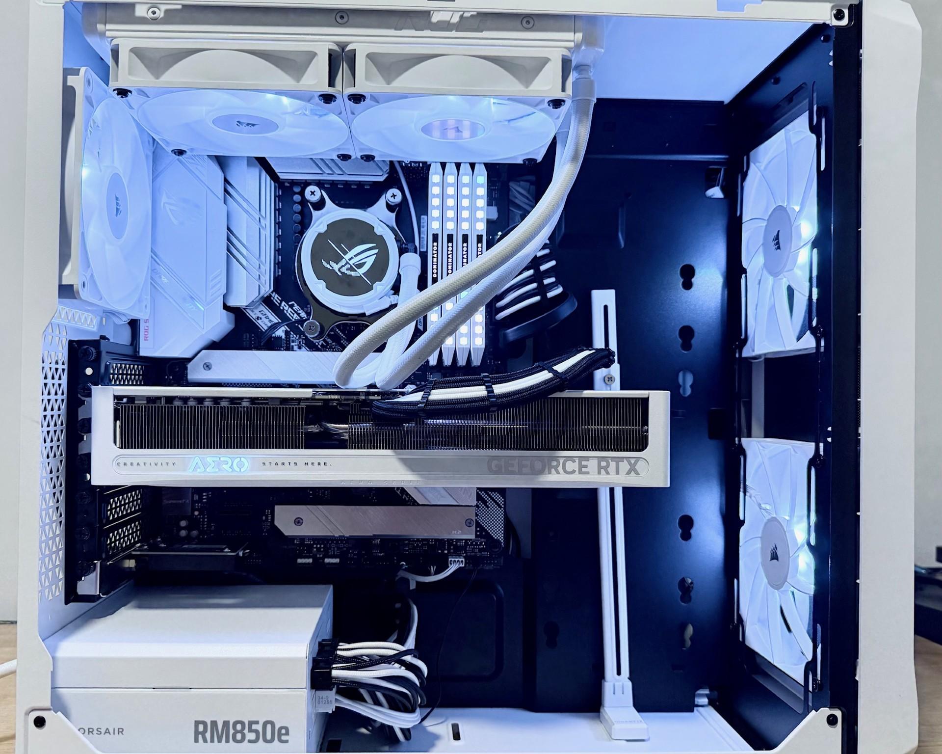 Gaming PC Monochrome RTX 5070 OC 12GB