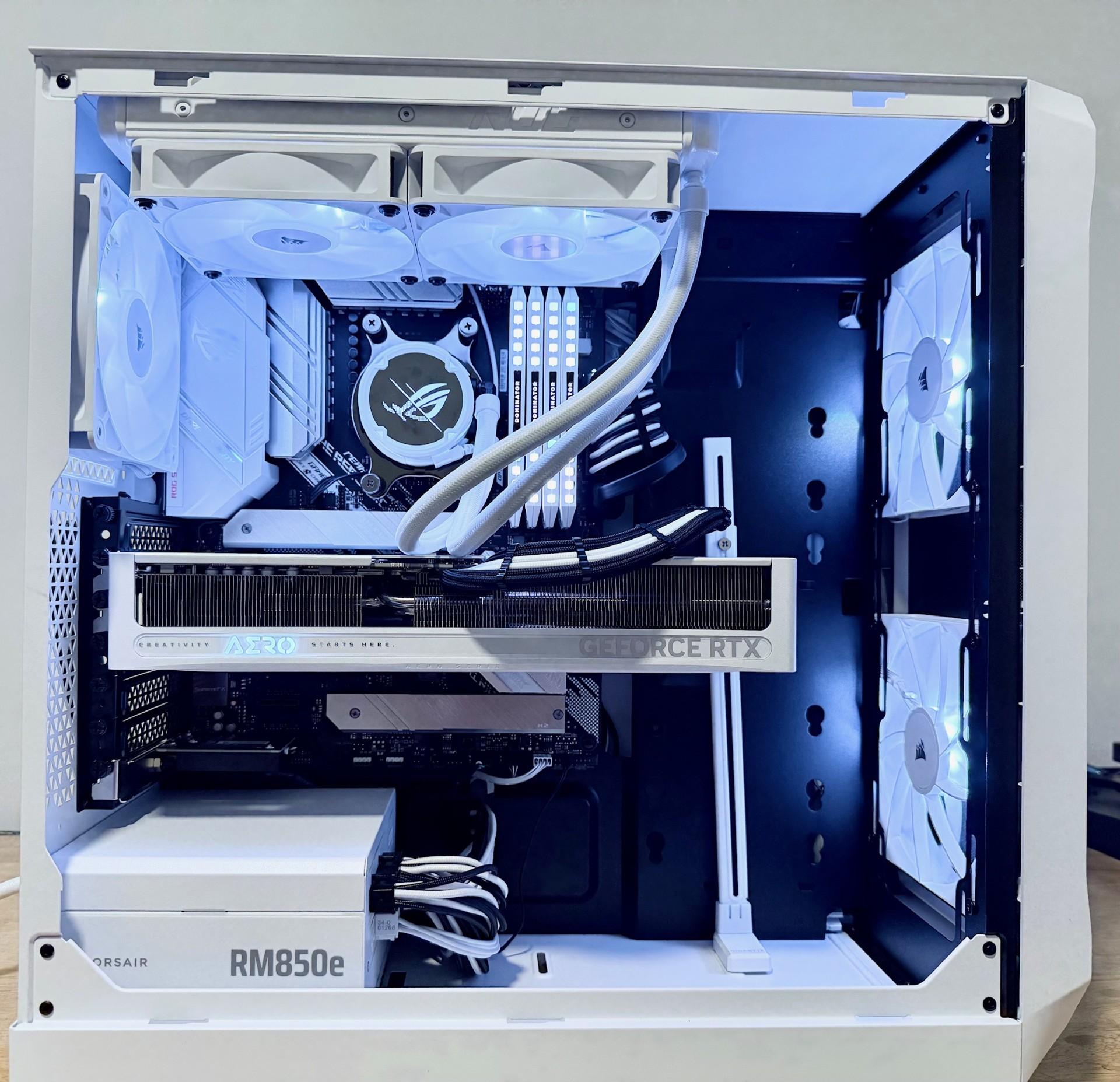 Gaming PC Monochrome RTX 5070 OC 12GB