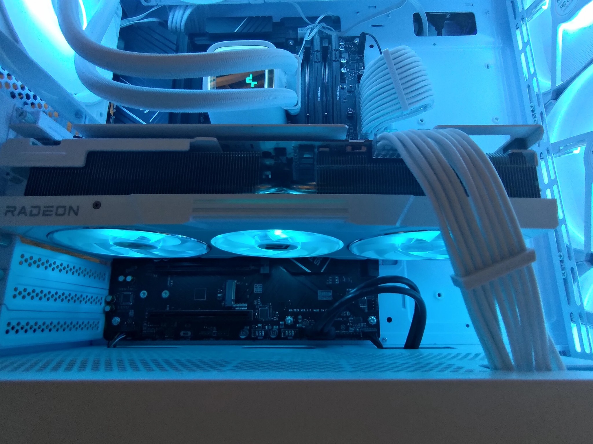 4k Gaming Monster! Ryzen 7800X3D | RX 7900XTX | 32GB Ram | 1TB NVME