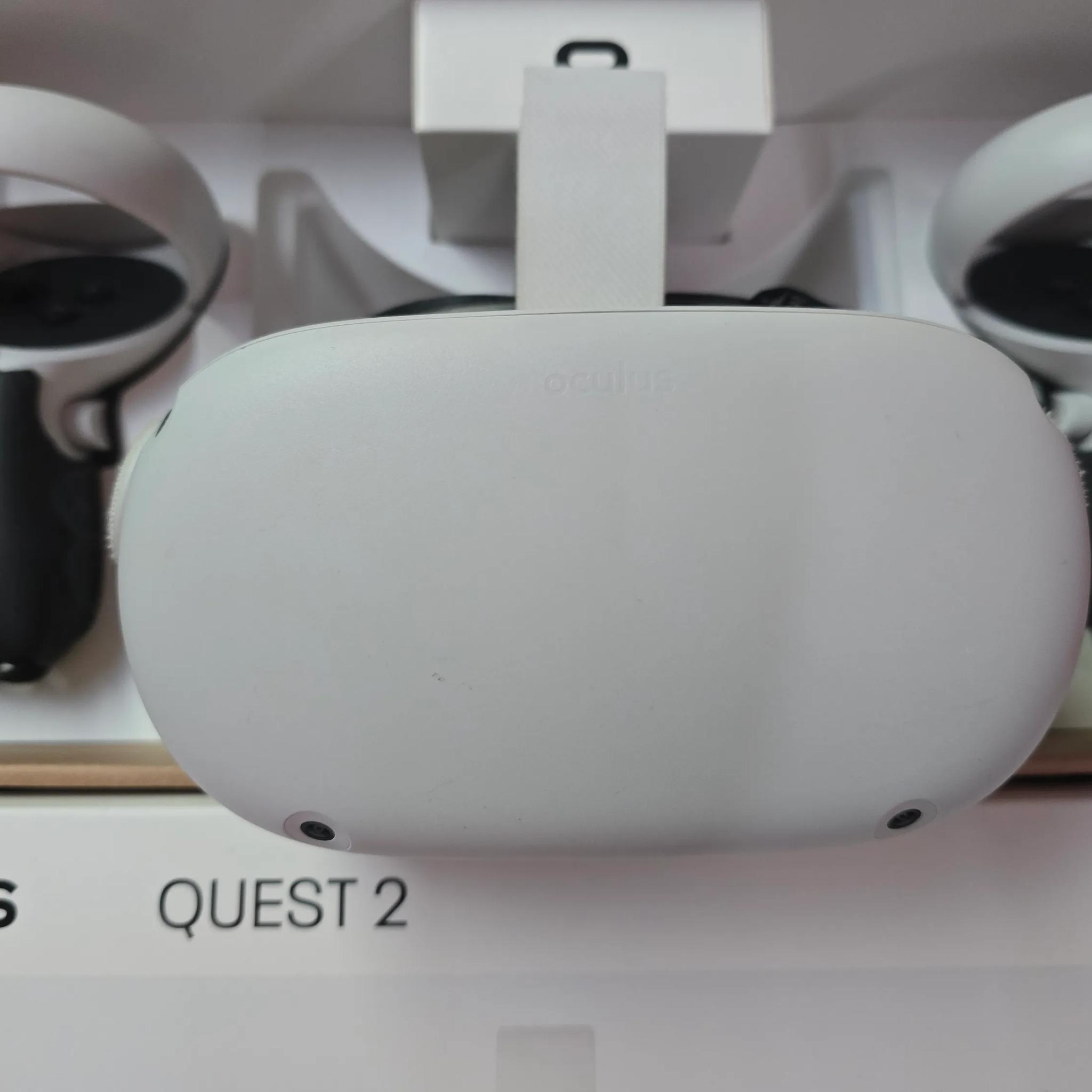 Oculus Quest 2 64GB Fairly Used Minimal Issues