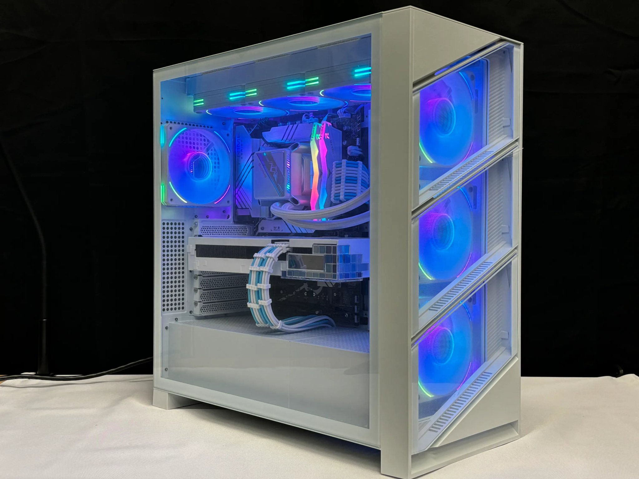 Seraphinx i7-13700KF 5.8GHz, RX 6750 12GB, 1TB NVME SSD, 32GB RGB DDR5, 850W PSU