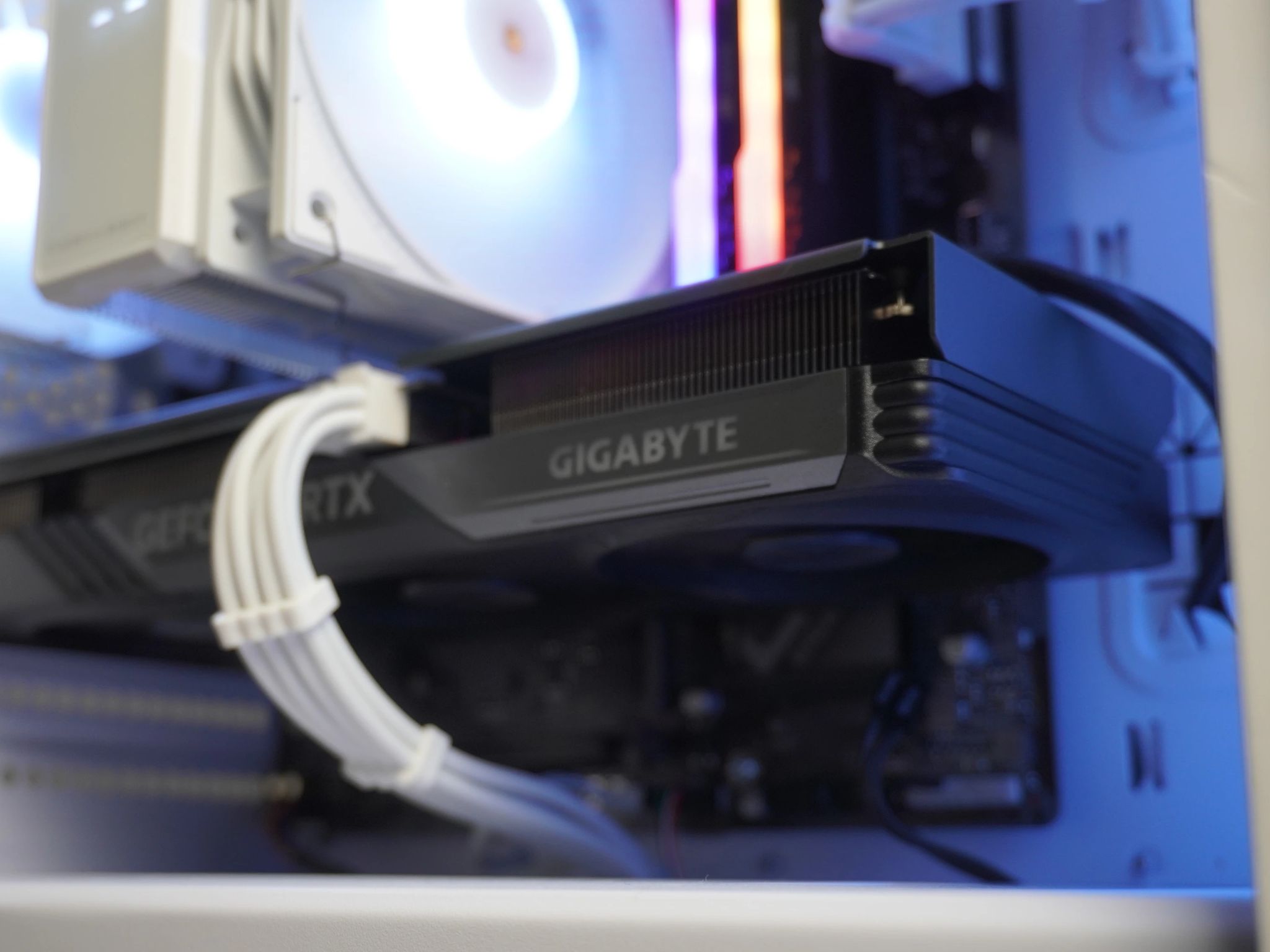 White & Black RTX 4060 Gaming PC
