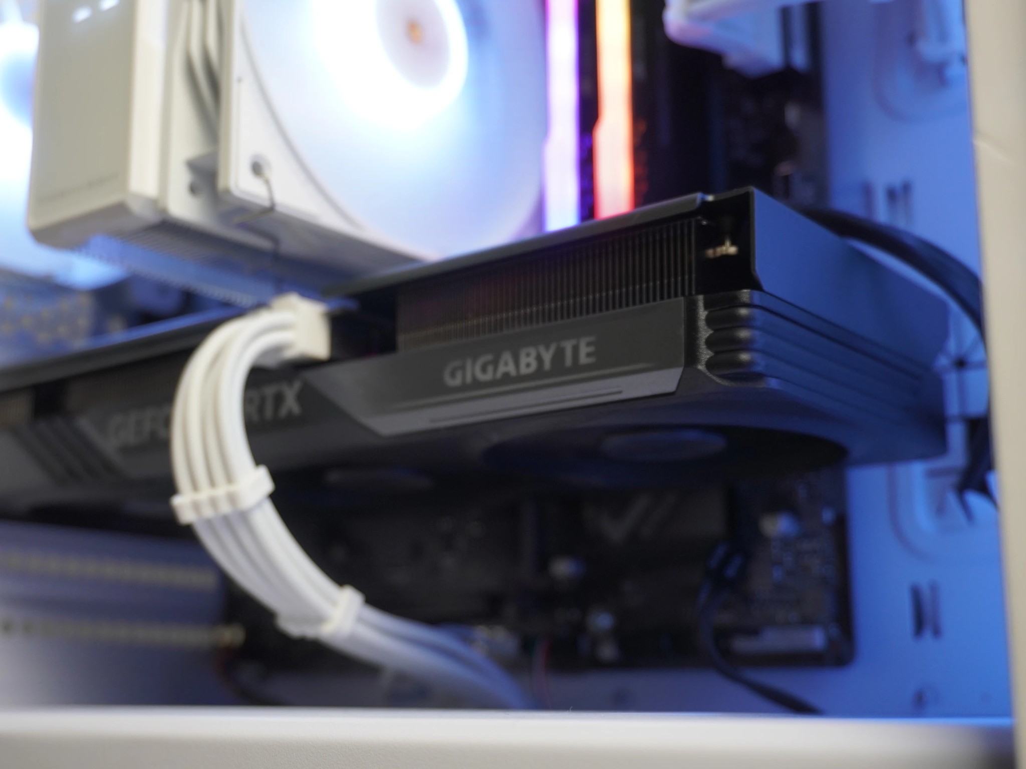 White & Black RTX 4060 Gaming PC