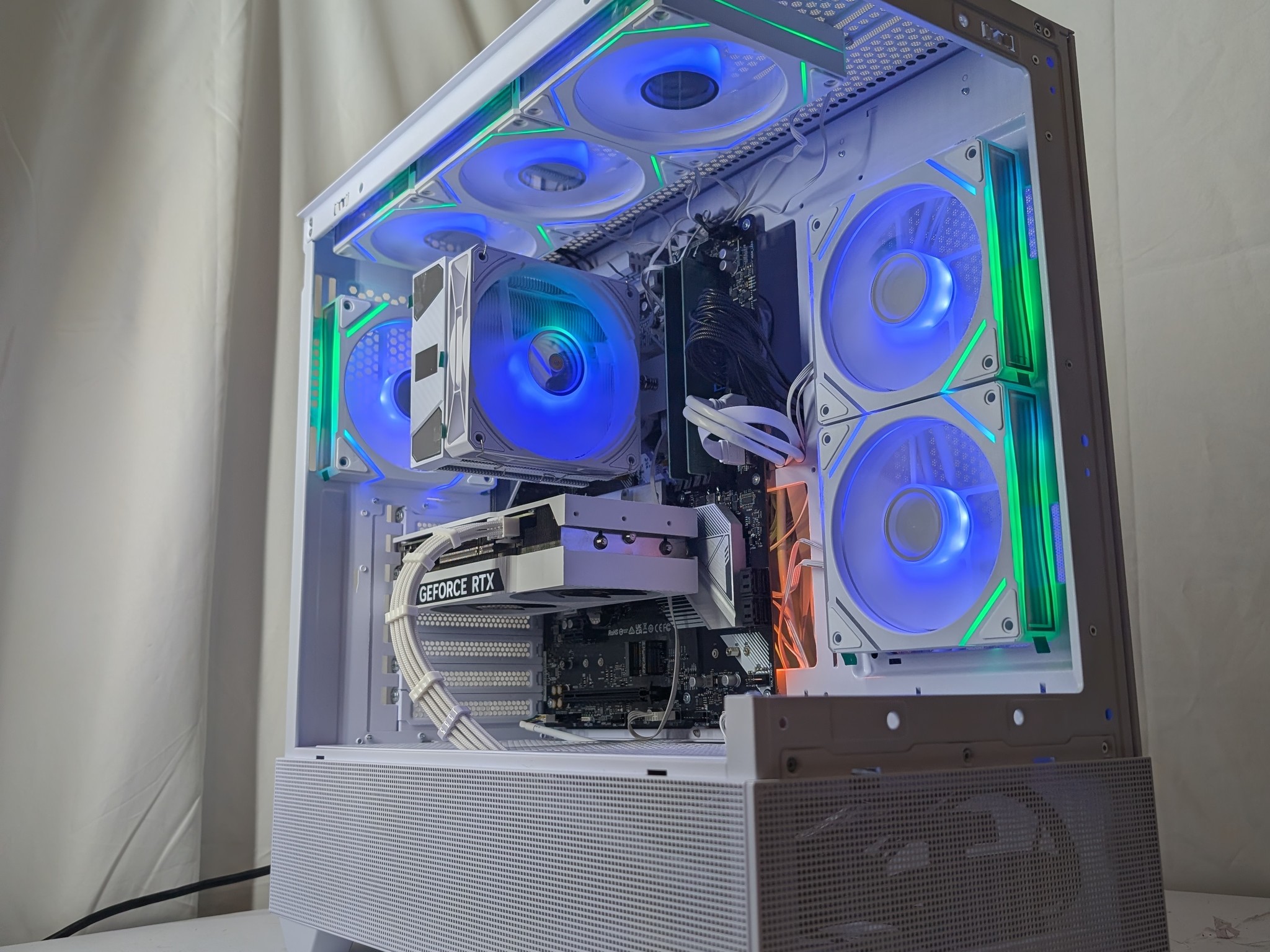 RTX 4070 | RYZEN 5 7600X | 16gb DDR5 | 1TB NVME | ALL WHITE