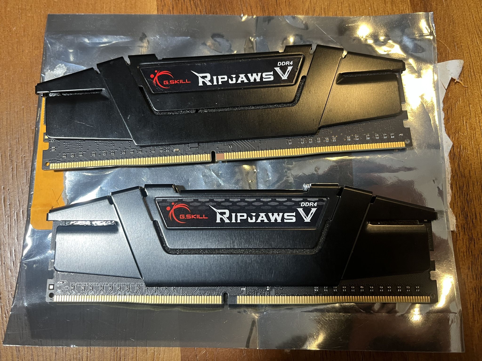 G.Skill Ripjaws Pair V 8GB DDR4-2666 PC4-21300 CL15 Desktop RAM F4-2666C15S-8GVK