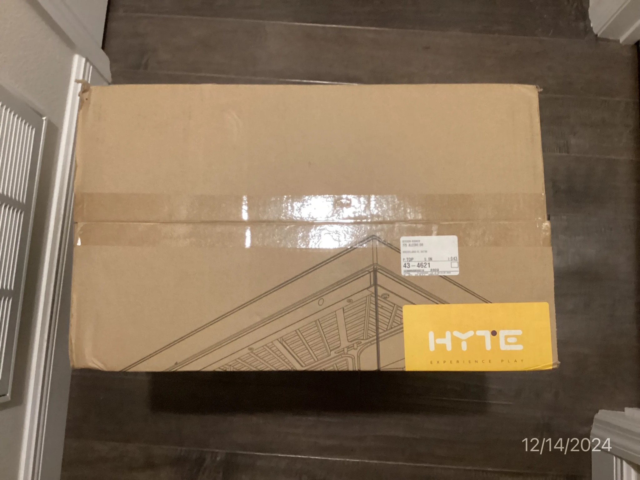 ++ NEW in Factory sealed box ++ Hyte Y40 Black/Red